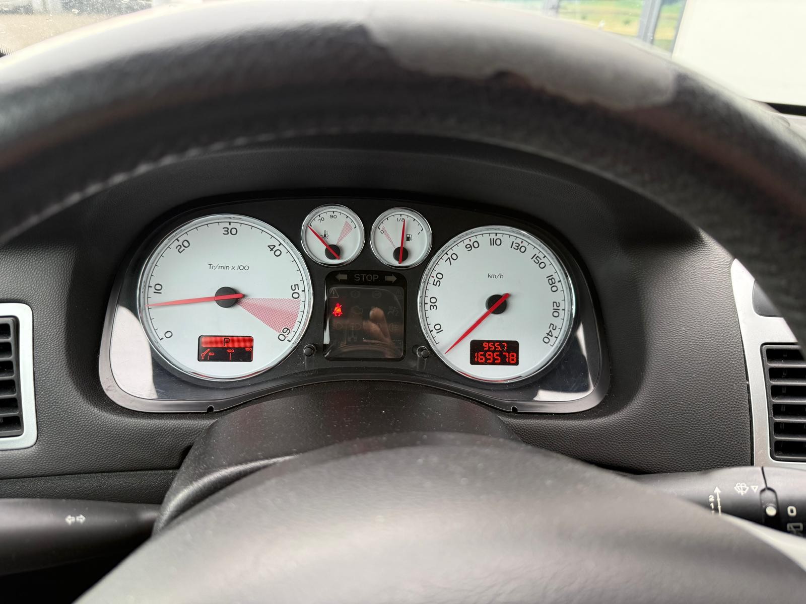 PEUGEOT 307 2.0 HDI XS-image-4