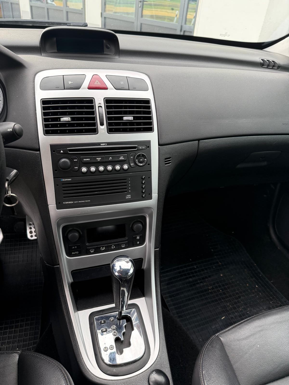 PEUGEOT 307 2.0 HDI XS-image-7