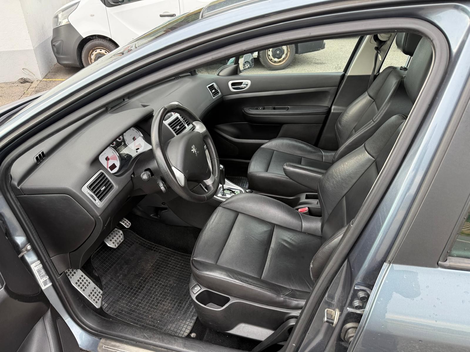 PEUGEOT 307 2.0 HDI XS-image-6
