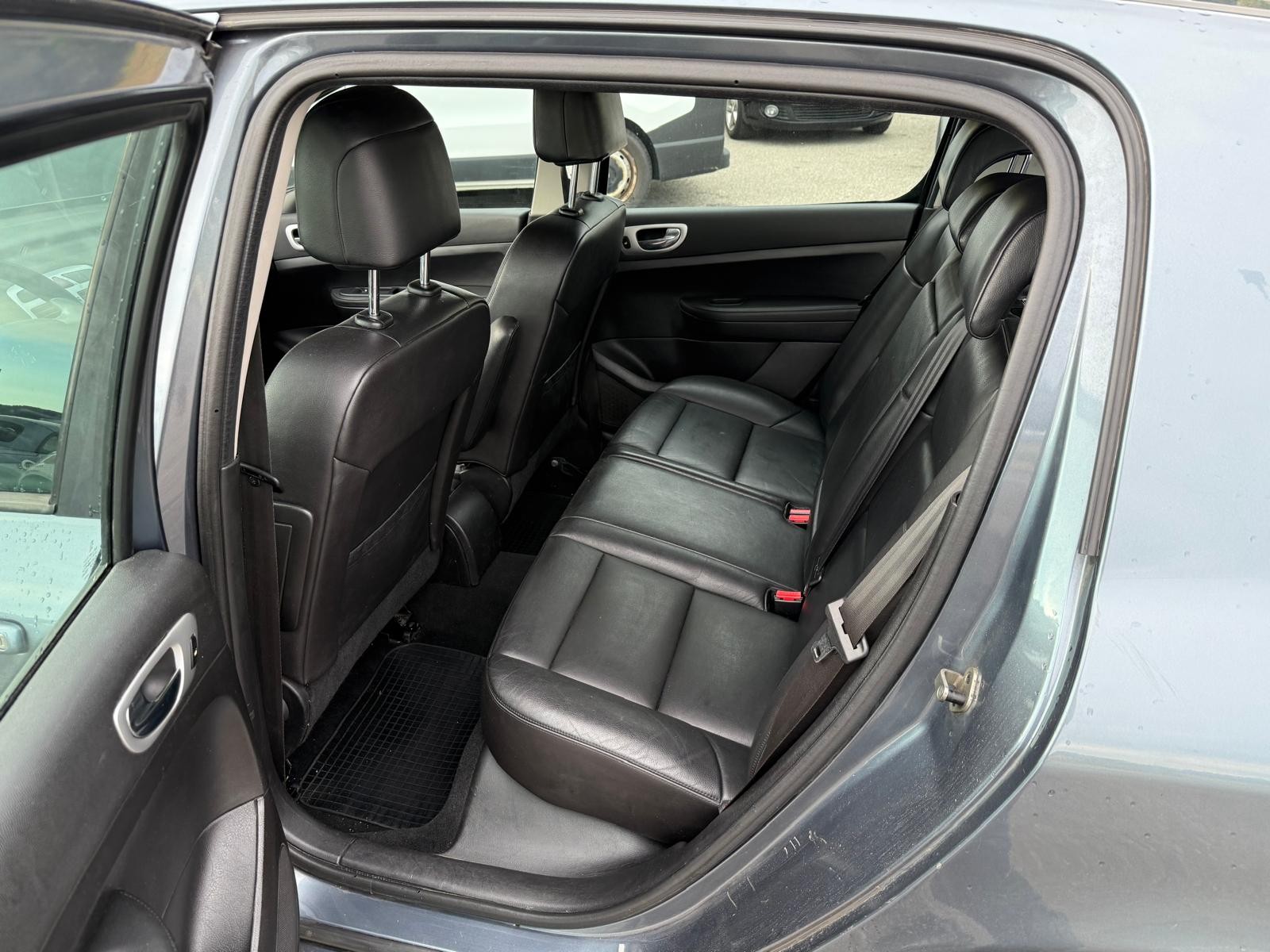 PEUGEOT 307 2.0 HDI XS-image-5