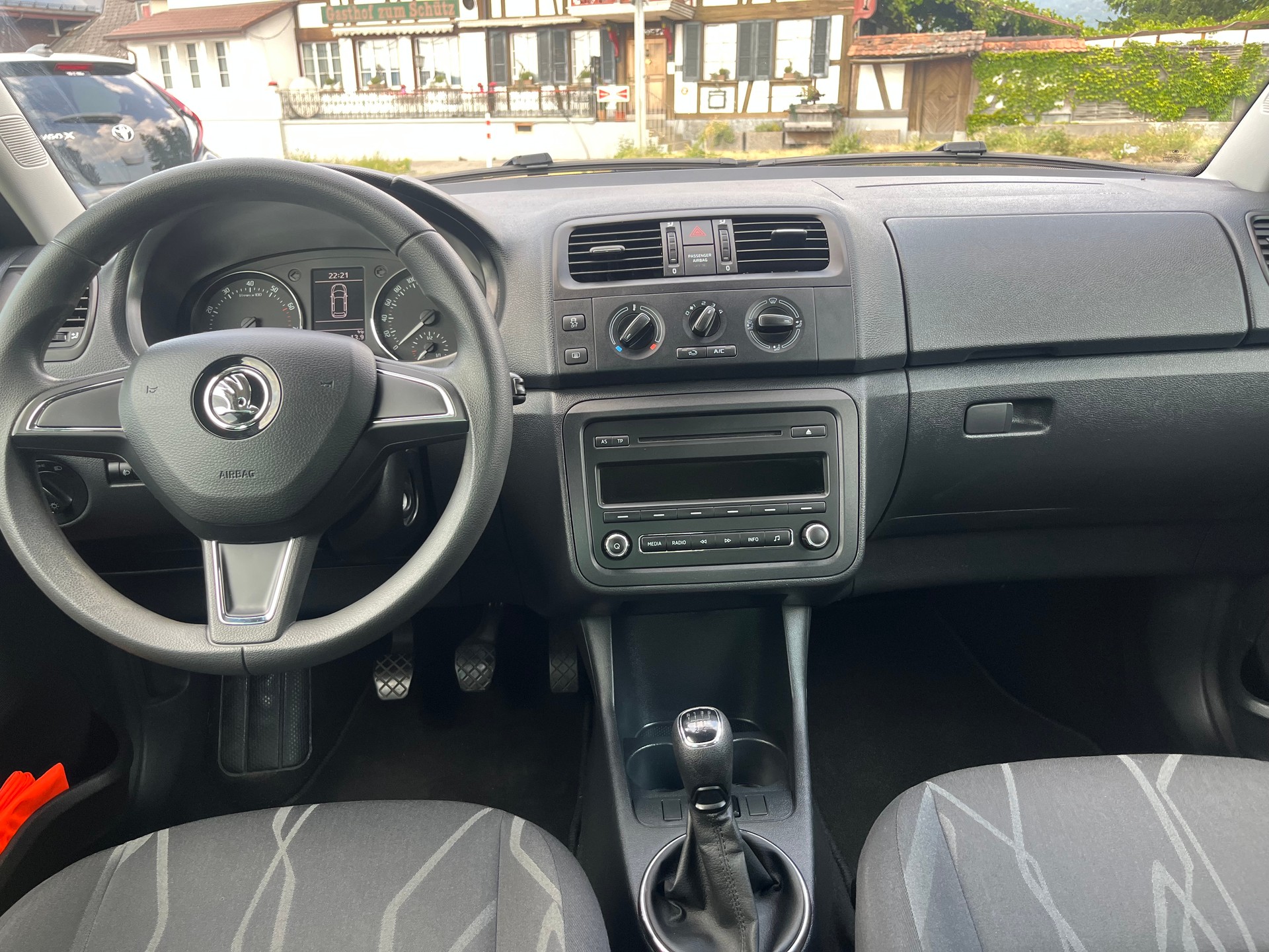 SKODA Fabia 1.2 TSI Ambition Plus-image-8