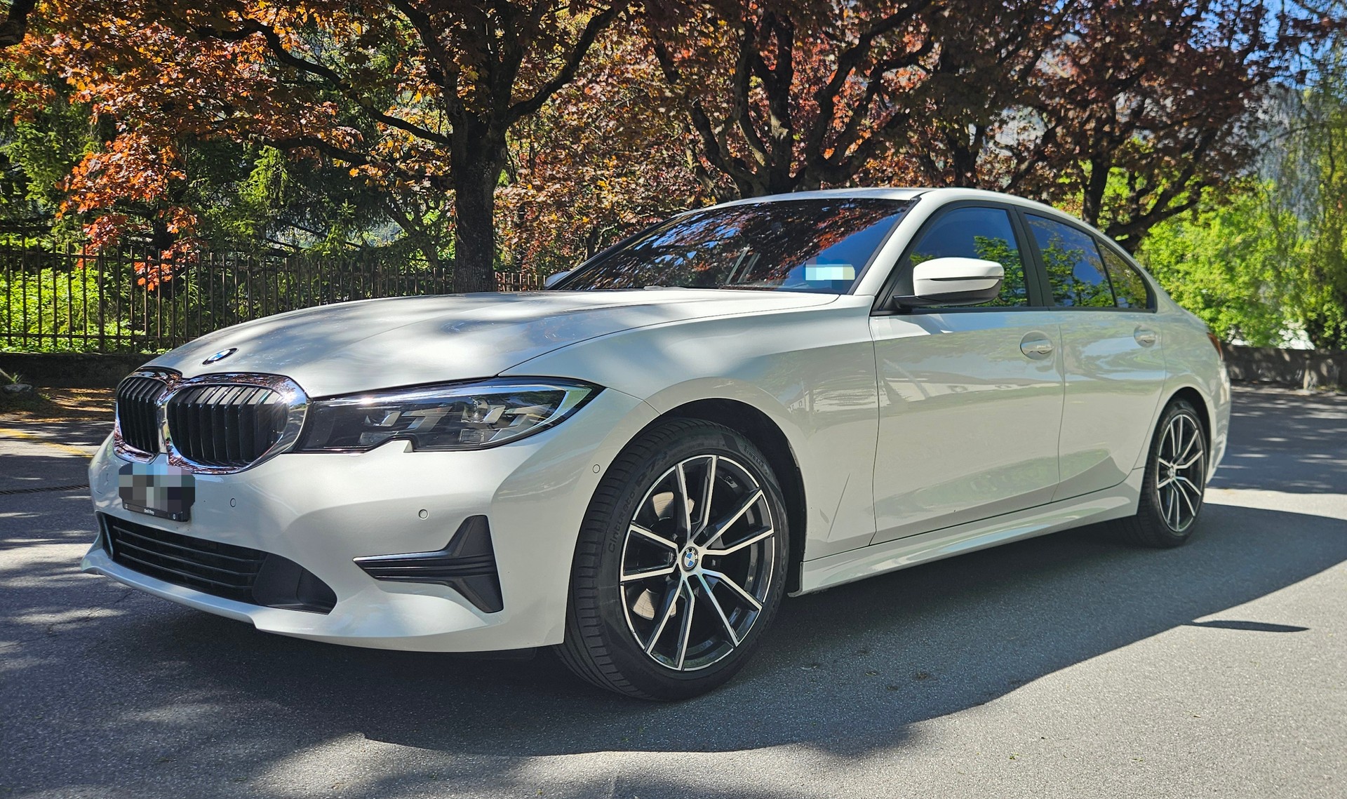 BMW 320i xDrive-image-0