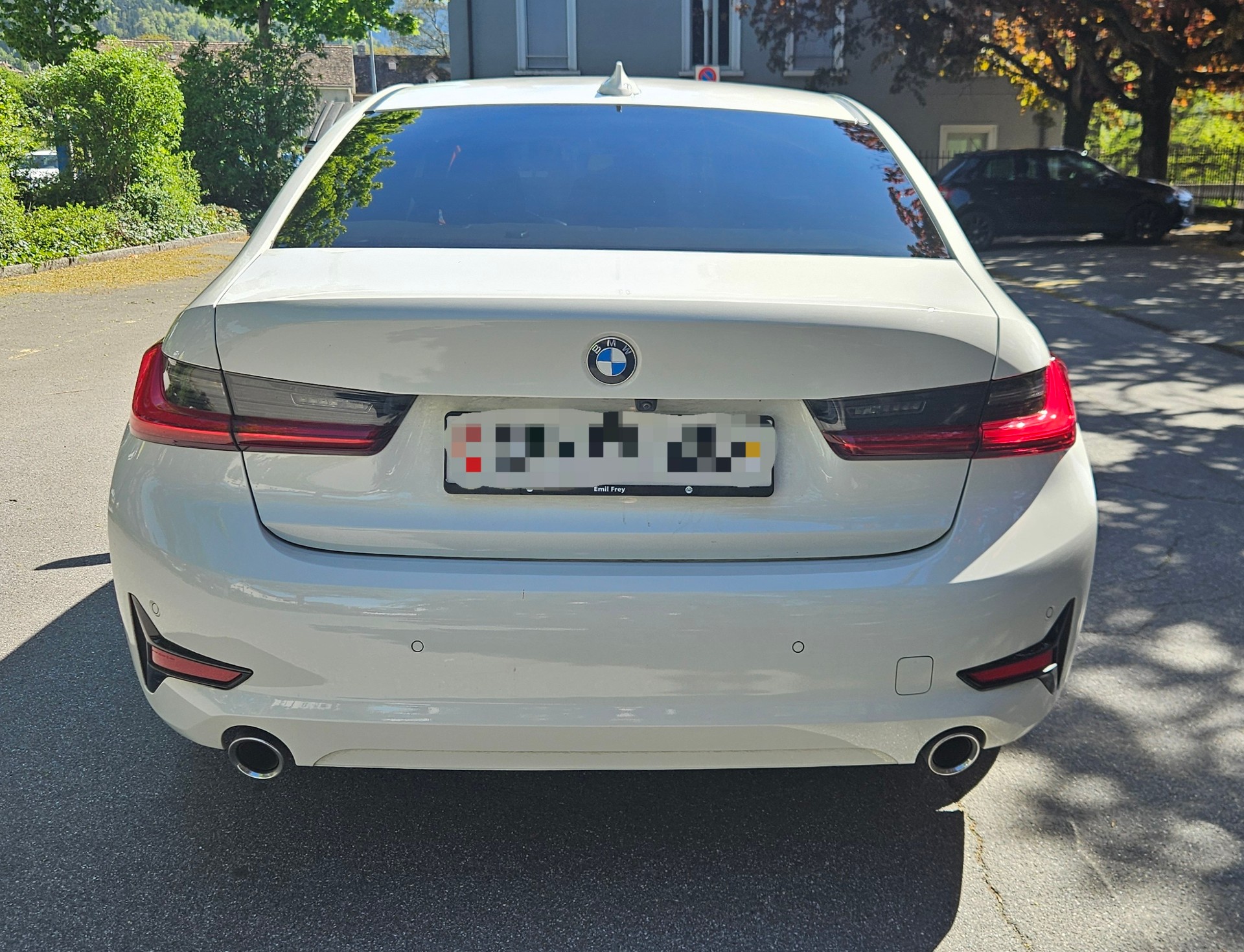 BMW 320i xDrive-image-3