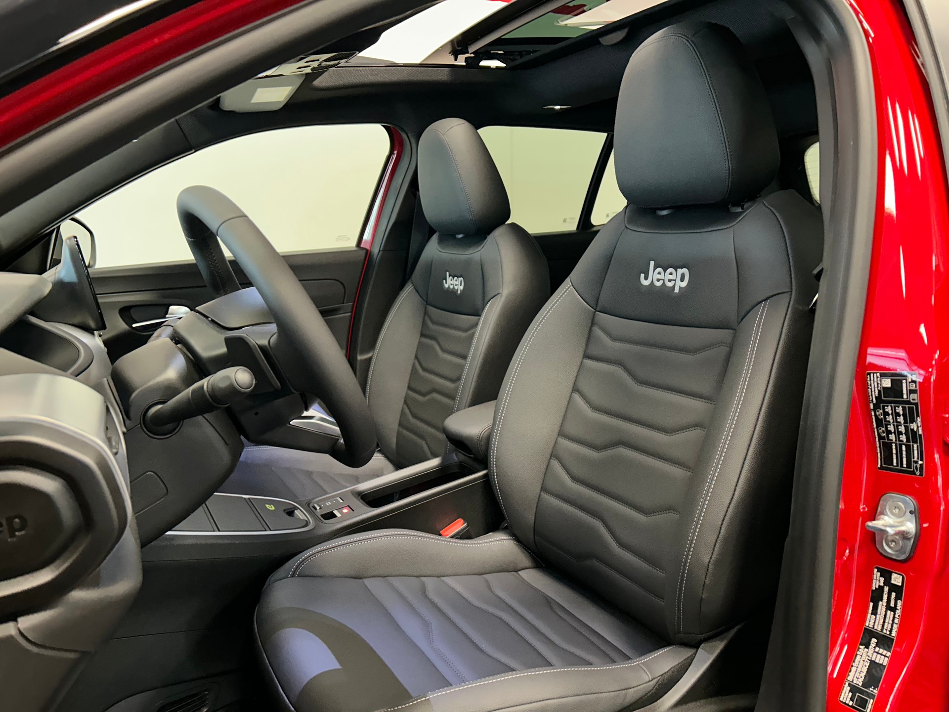 JEEP Avenger 1.2 MHEV Overland Leather Sky 4xe-image-12