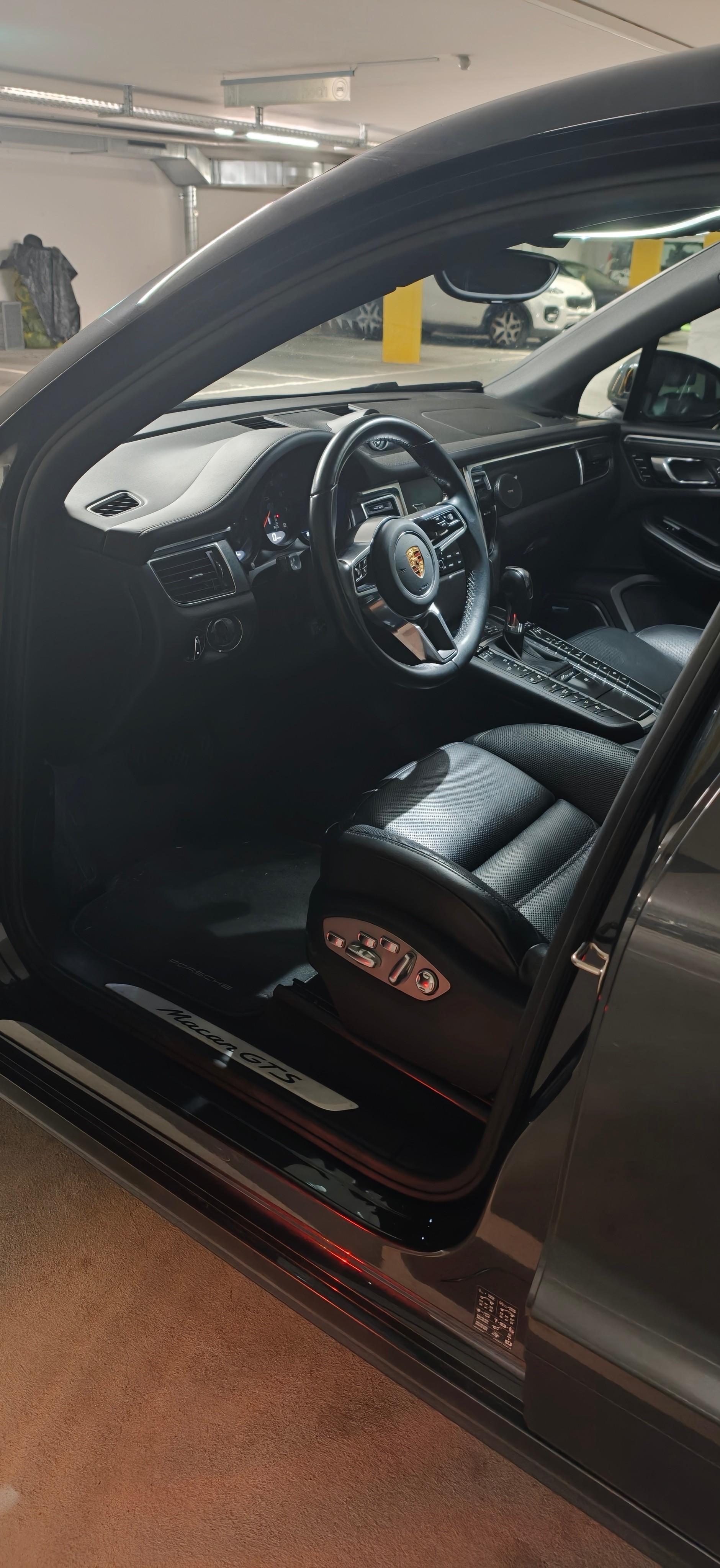 PORSCHE 3.0 V6 GTS-image-1