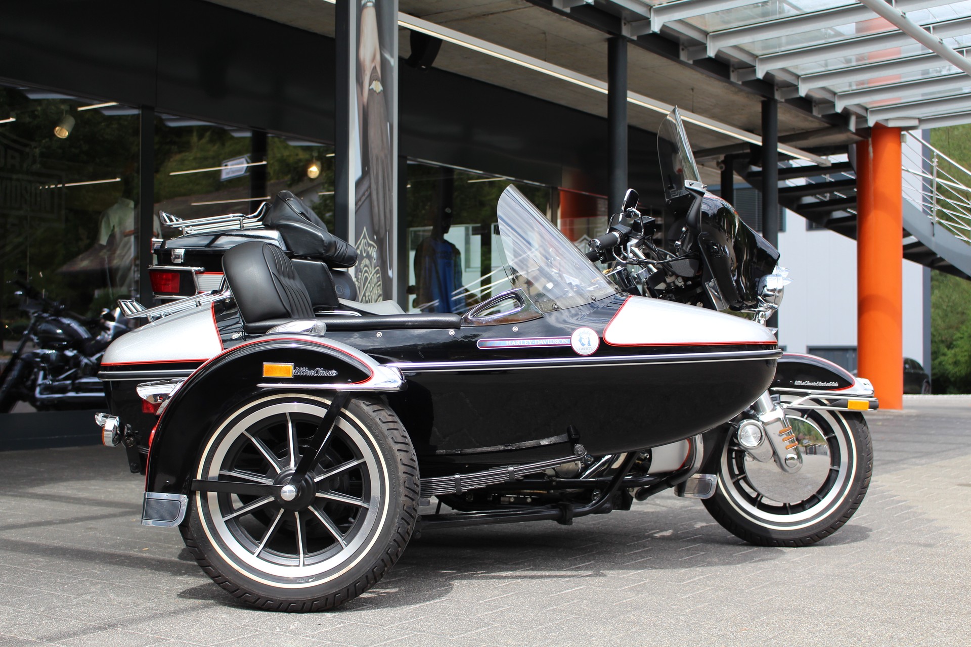 HARLEY-DAVIDSON FLHTU-SC Sidecar-showroom-element-1