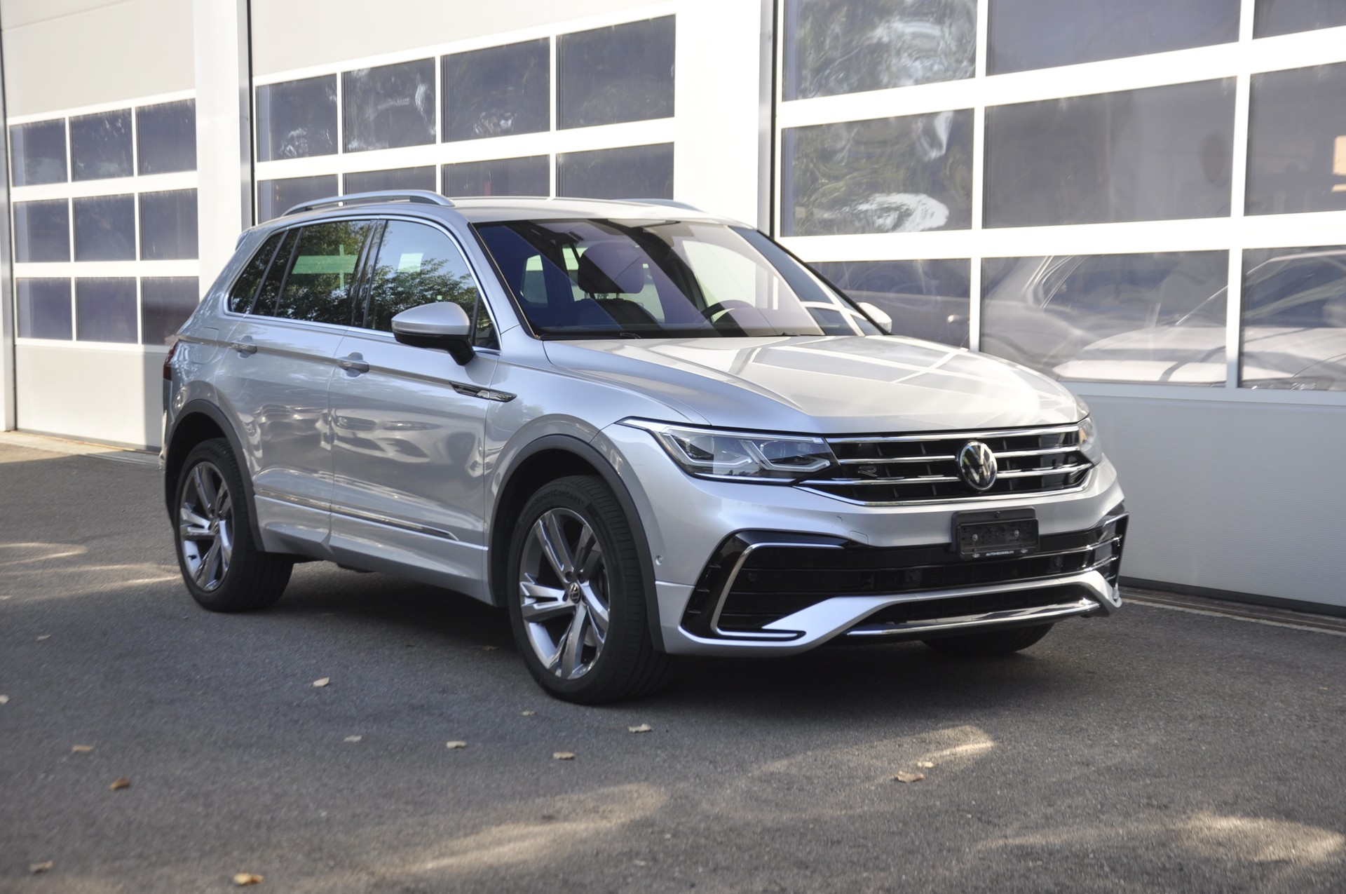 VW Tiguan 2.0 TDI SCR R-Line 4Motion DSG I Anhängerkupplung-image-0