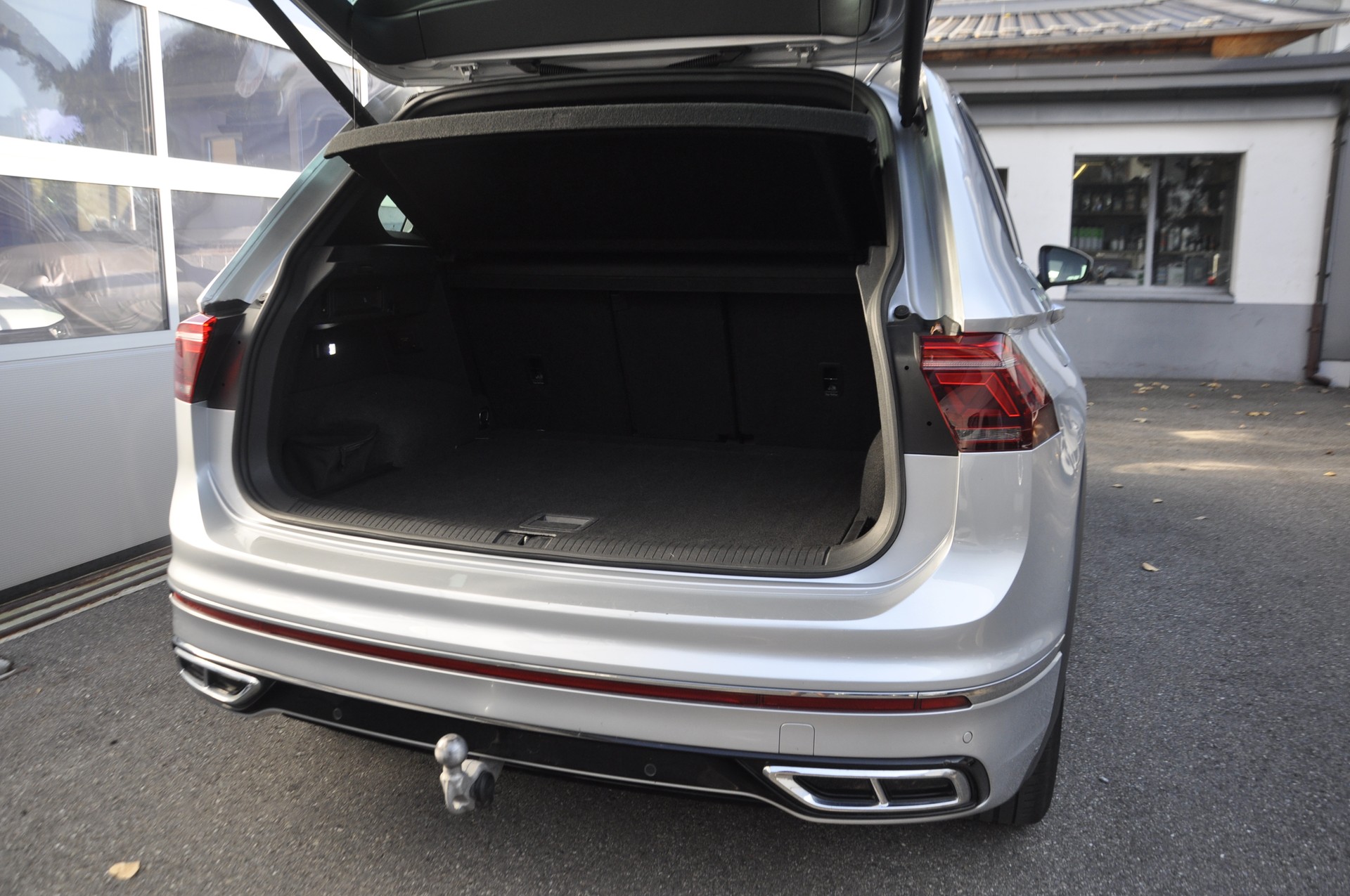 VW Tiguan 2.0 TDI SCR R-Line 4Motion DSG I Anhängerkupplung-image-14
