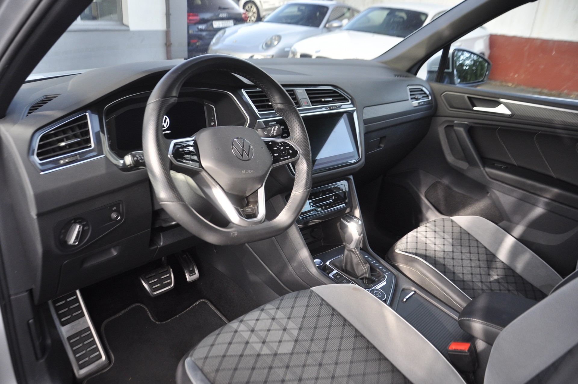 VW Tiguan 2.0 TDI SCR R-Line 4Motion DSG I Anhängerkupplung-image-5