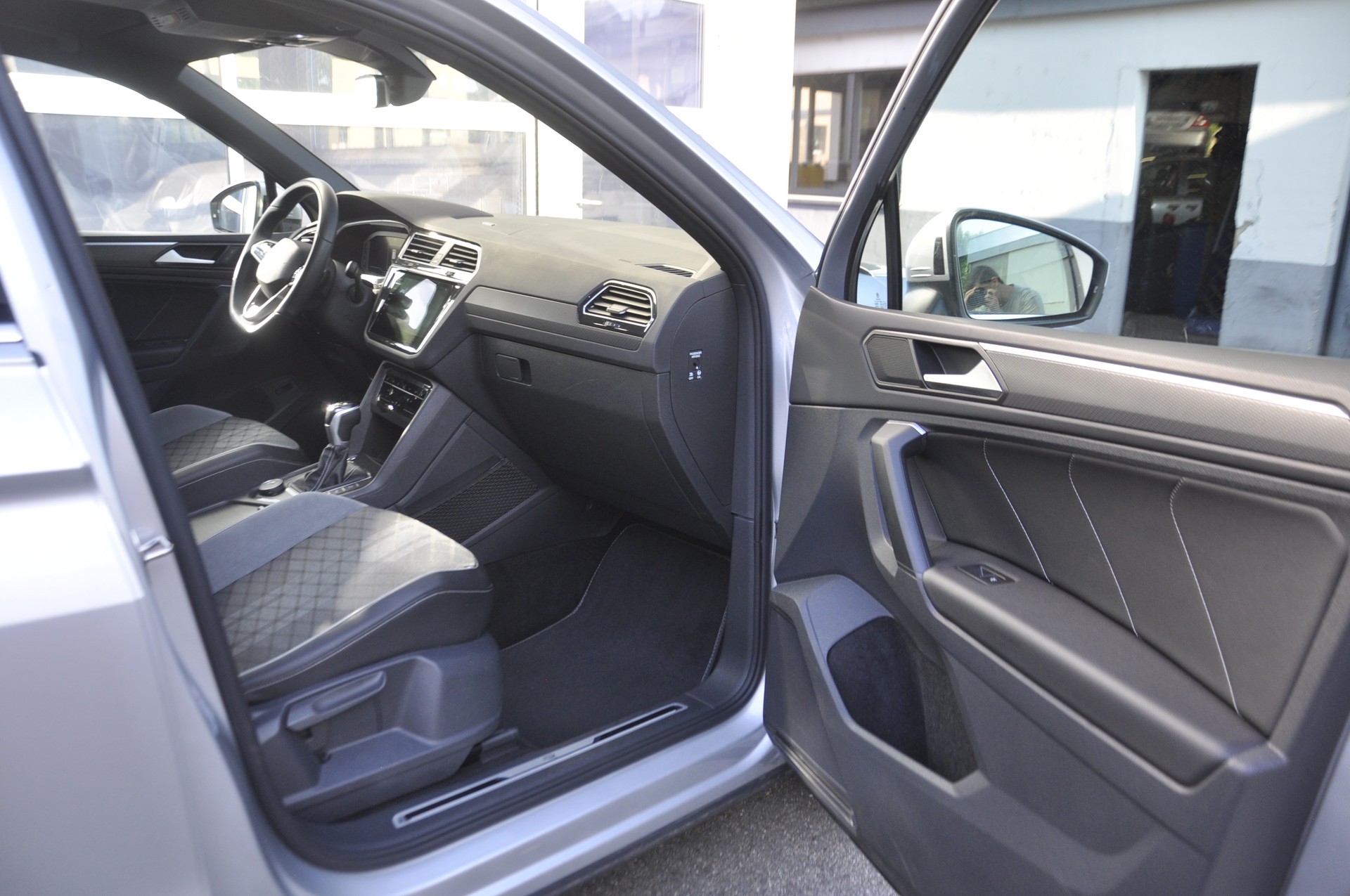 VW Tiguan 2.0 TDI SCR R-Line 4Motion DSG I Anhängerkupplung-image-6