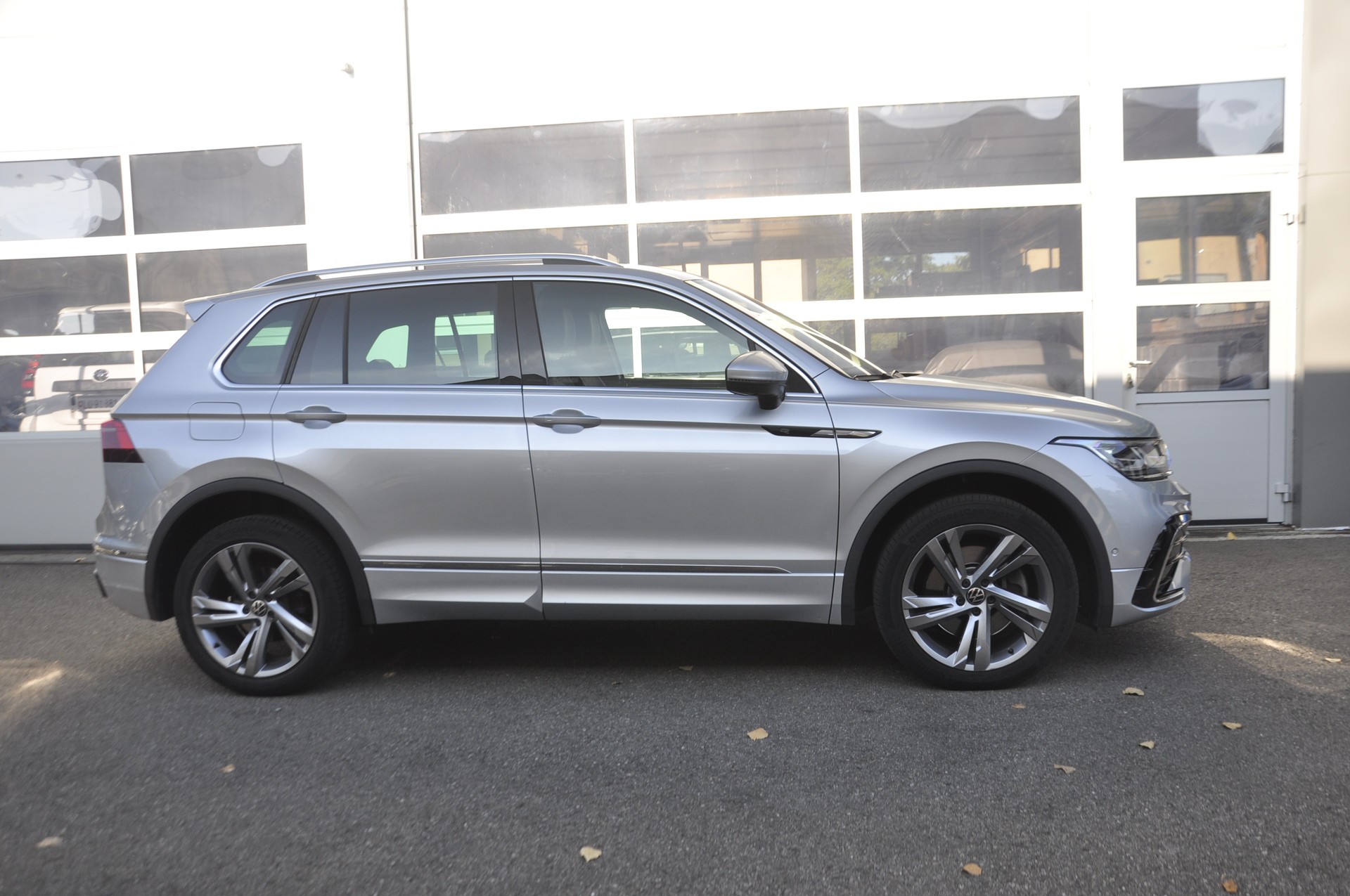 VW Tiguan 2.0 TDI SCR R-Line 4Motion DSG I Anhängerkupplung-image-1