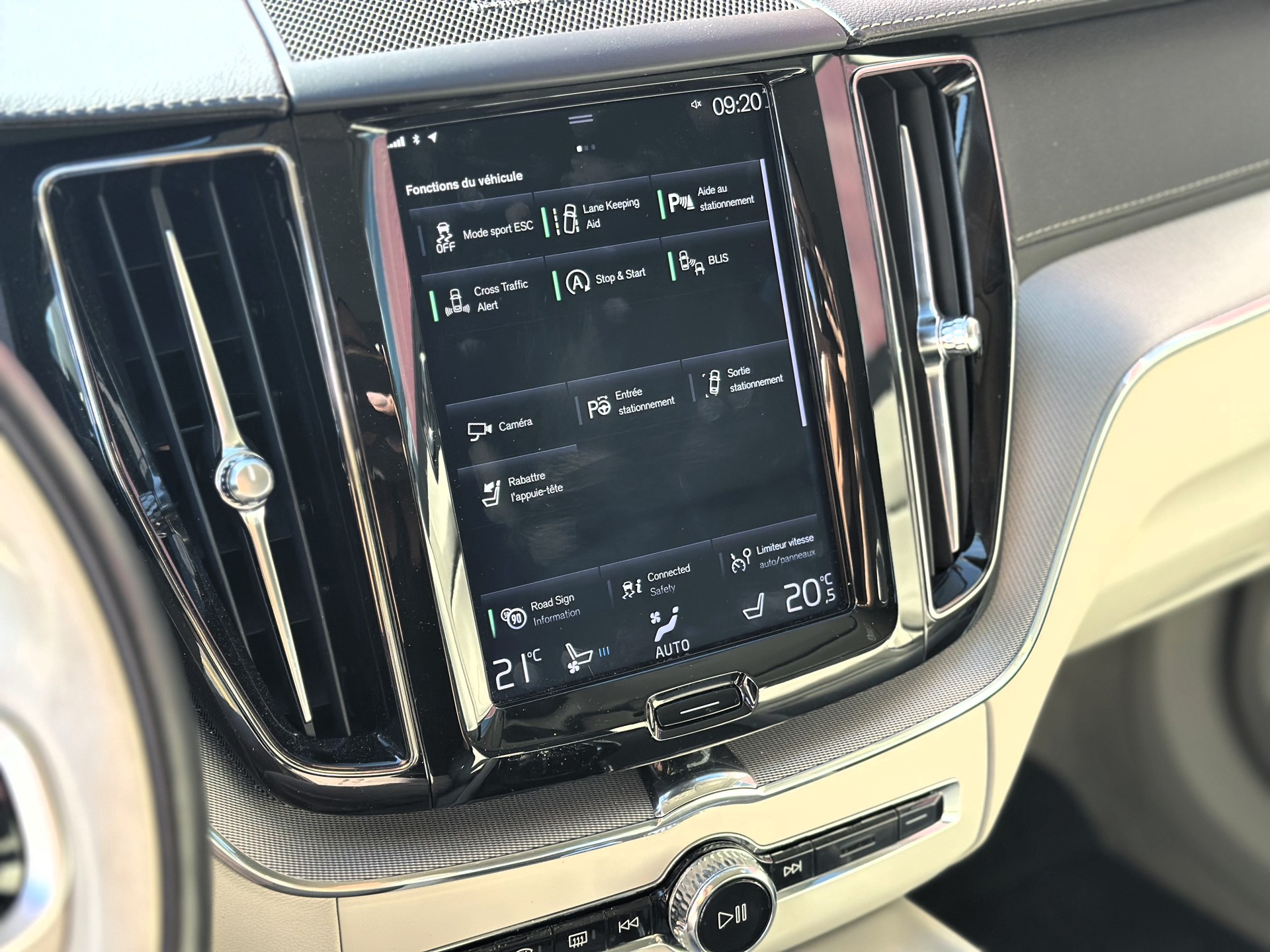 VOLVO XC60 T6 AWD Inscription Geartronic-image-19