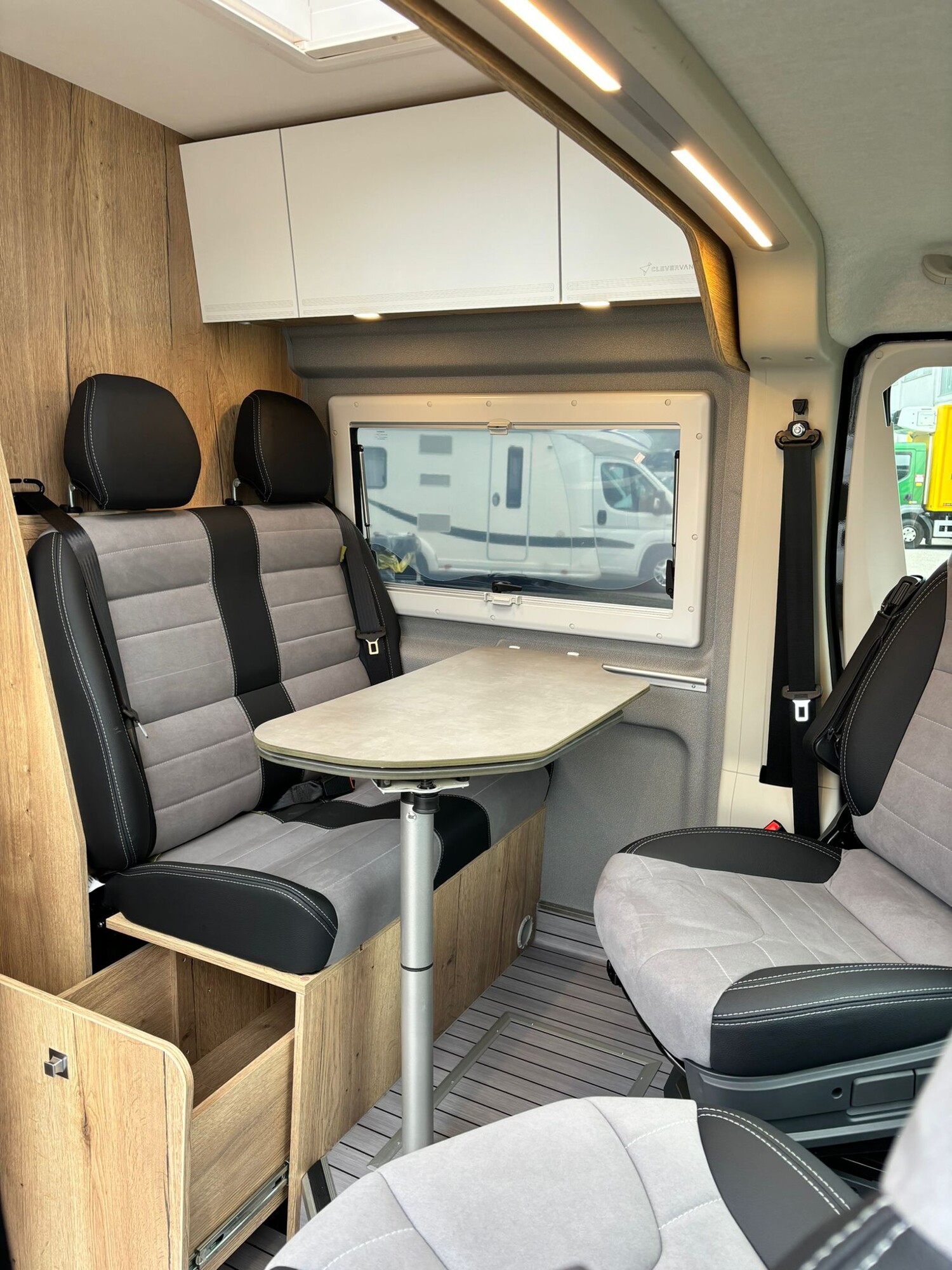 CLEVER VANS Runner 636 Citroen 165 PS-image-11