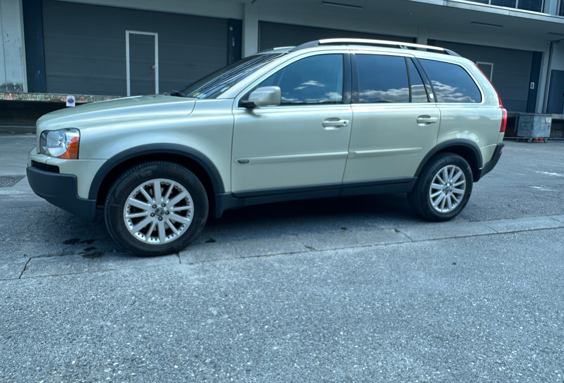 VOLVO 2.5T Executive 7P. AWD-image-1