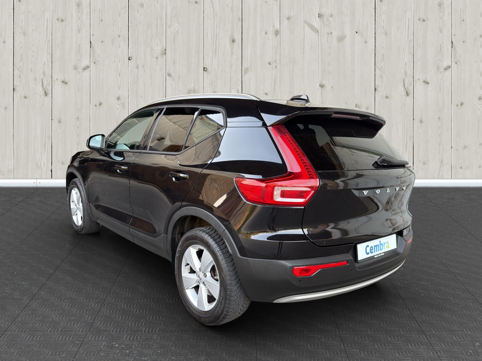 VOLVO XC40 D4 AWD Momentum Geartronic-image-4
