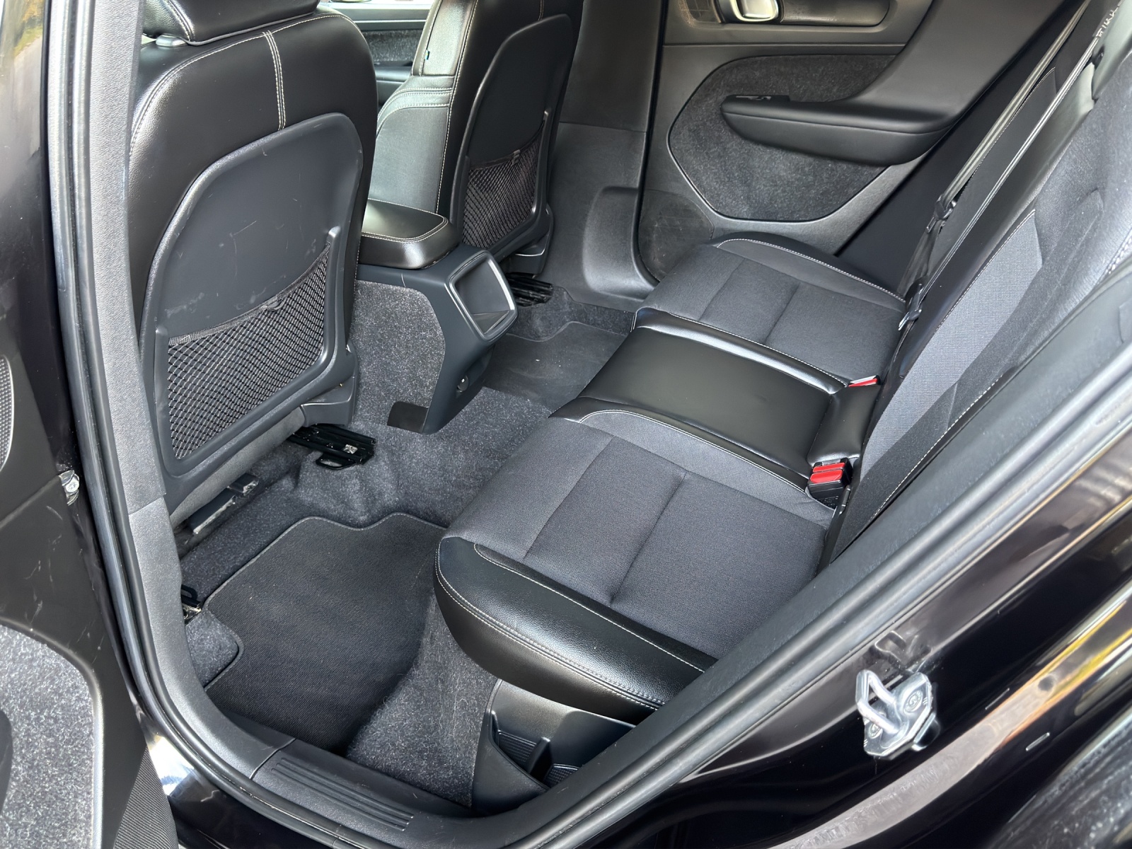 VOLVO XC40 D4 AWD Momentum Geartronic-image-13