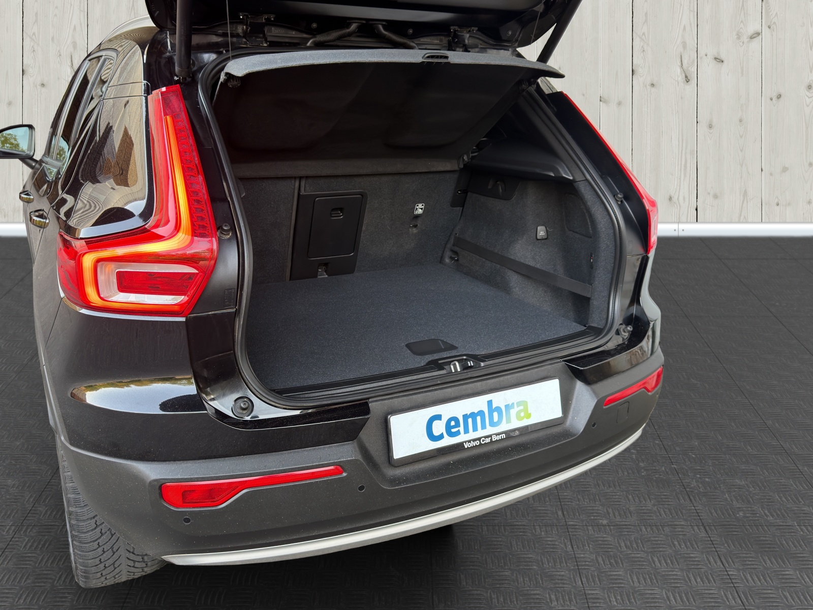 VOLVO XC40 D4 AWD Momentum Geartronic-image-14