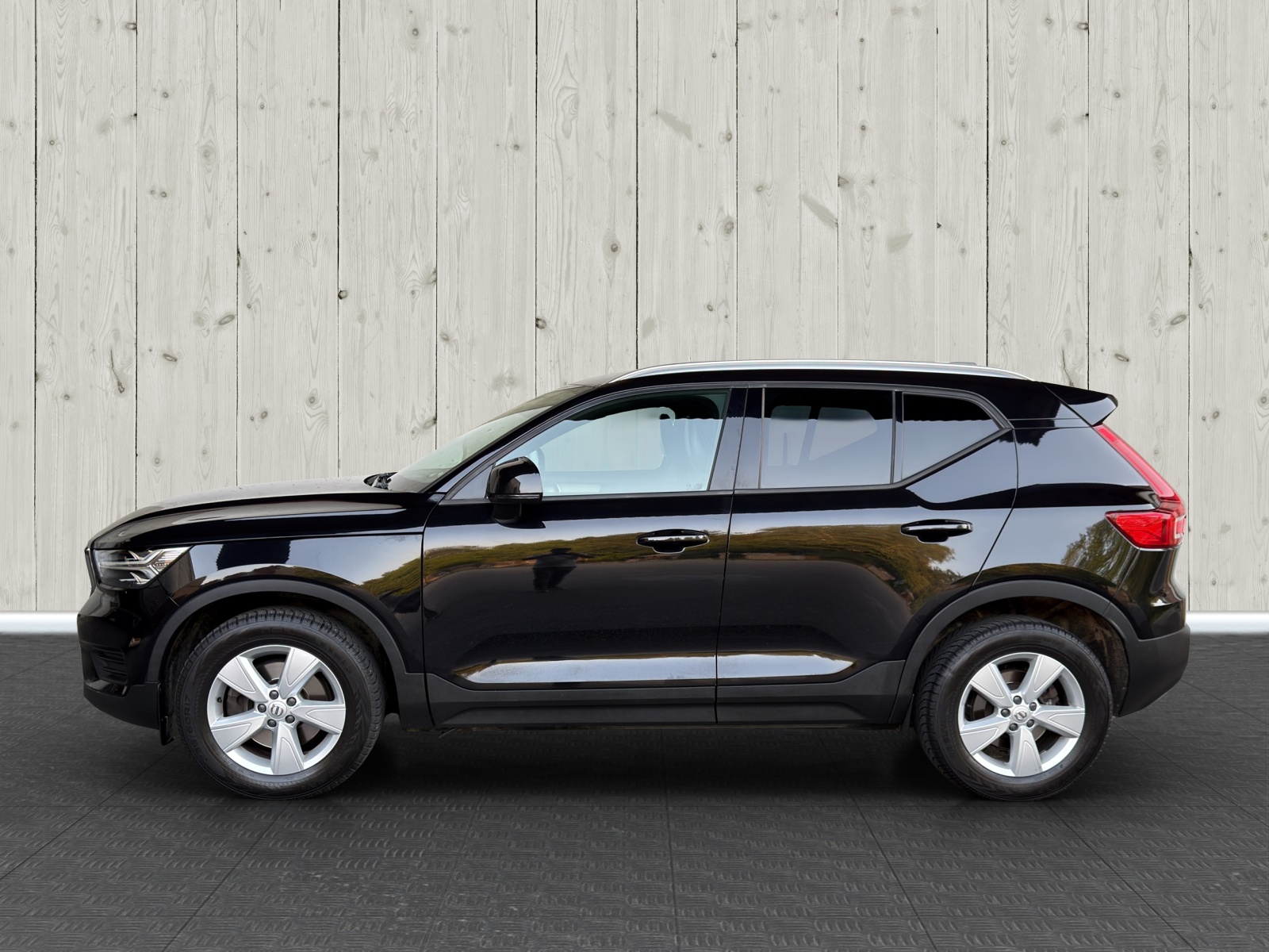 VOLVO XC40 D4 AWD Momentum Geartronic-image-3