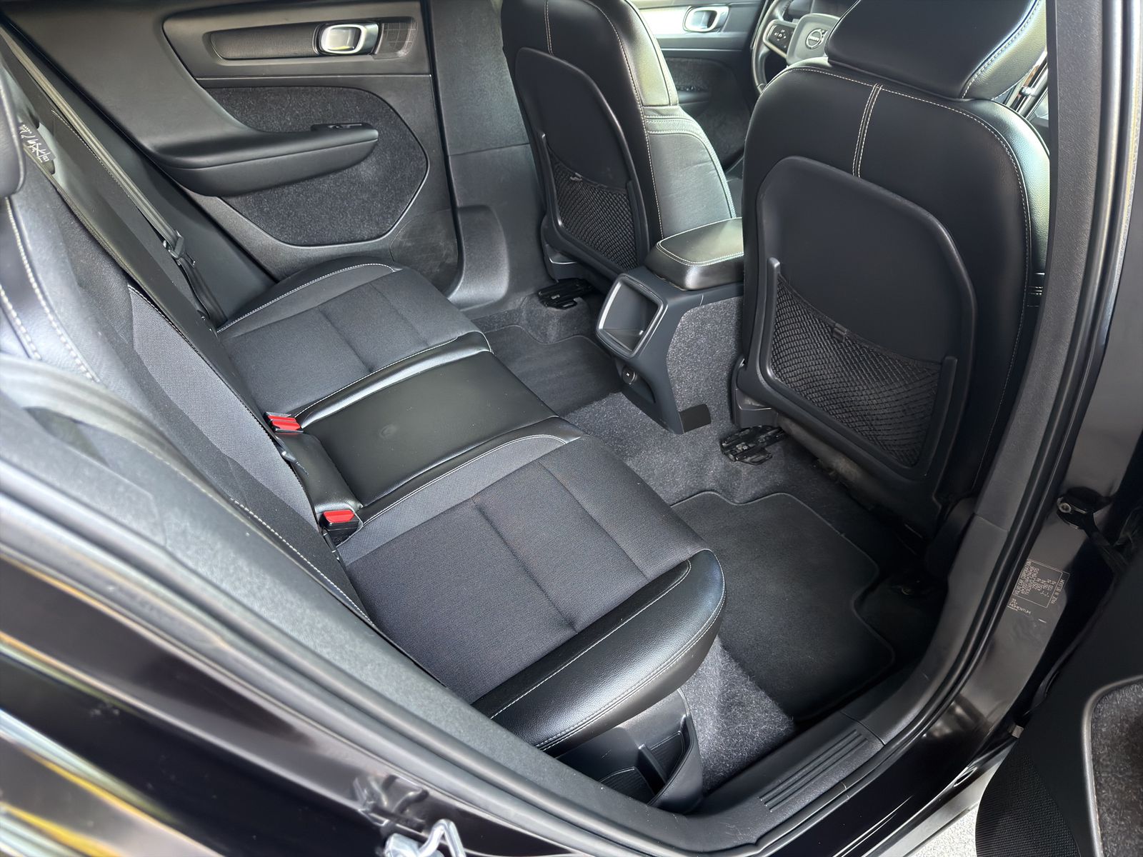 VOLVO XC40 D4 AWD Momentum Geartronic-image-12