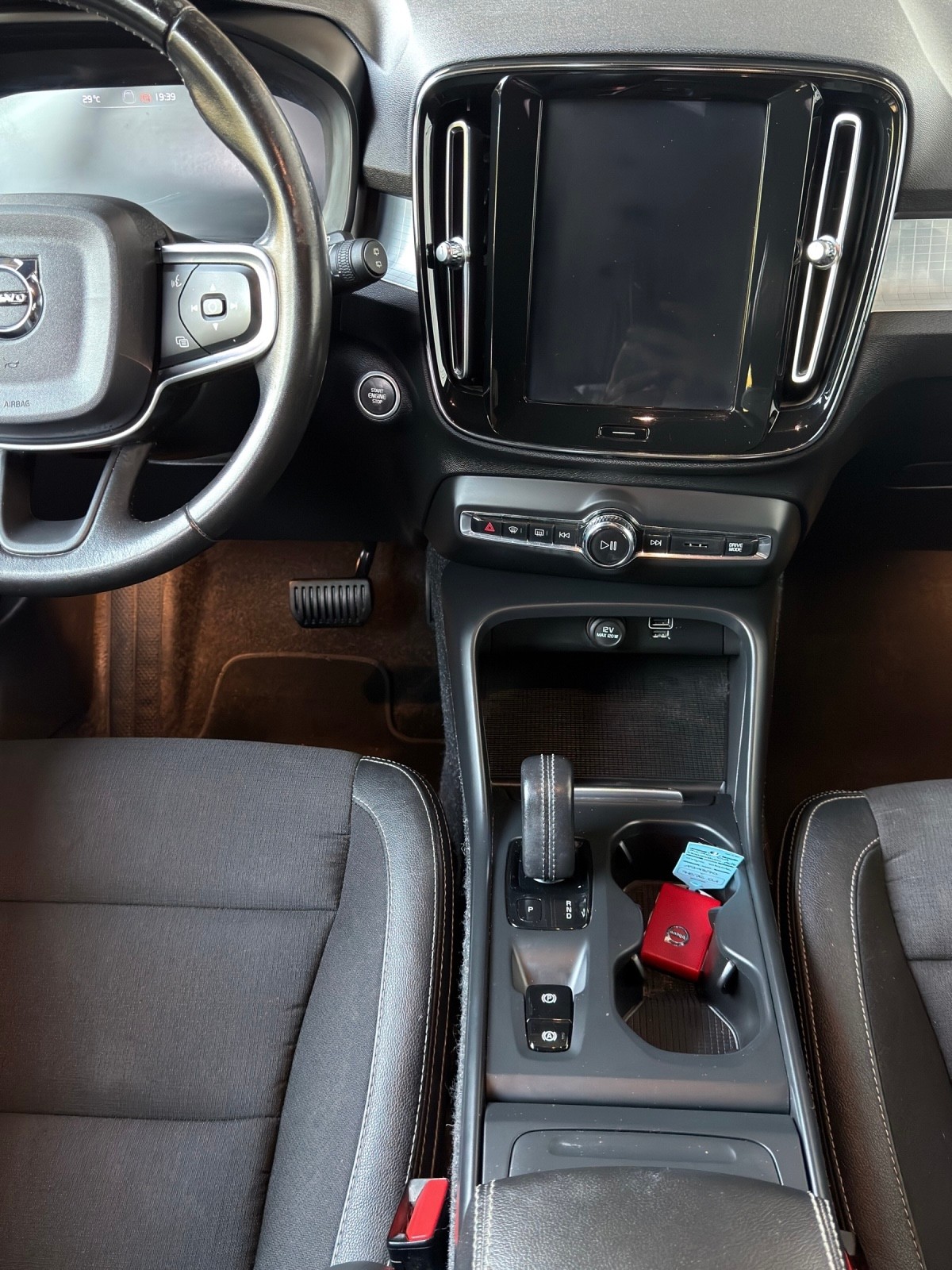 VOLVO XC40 D4 AWD Momentum Geartronic-image-10