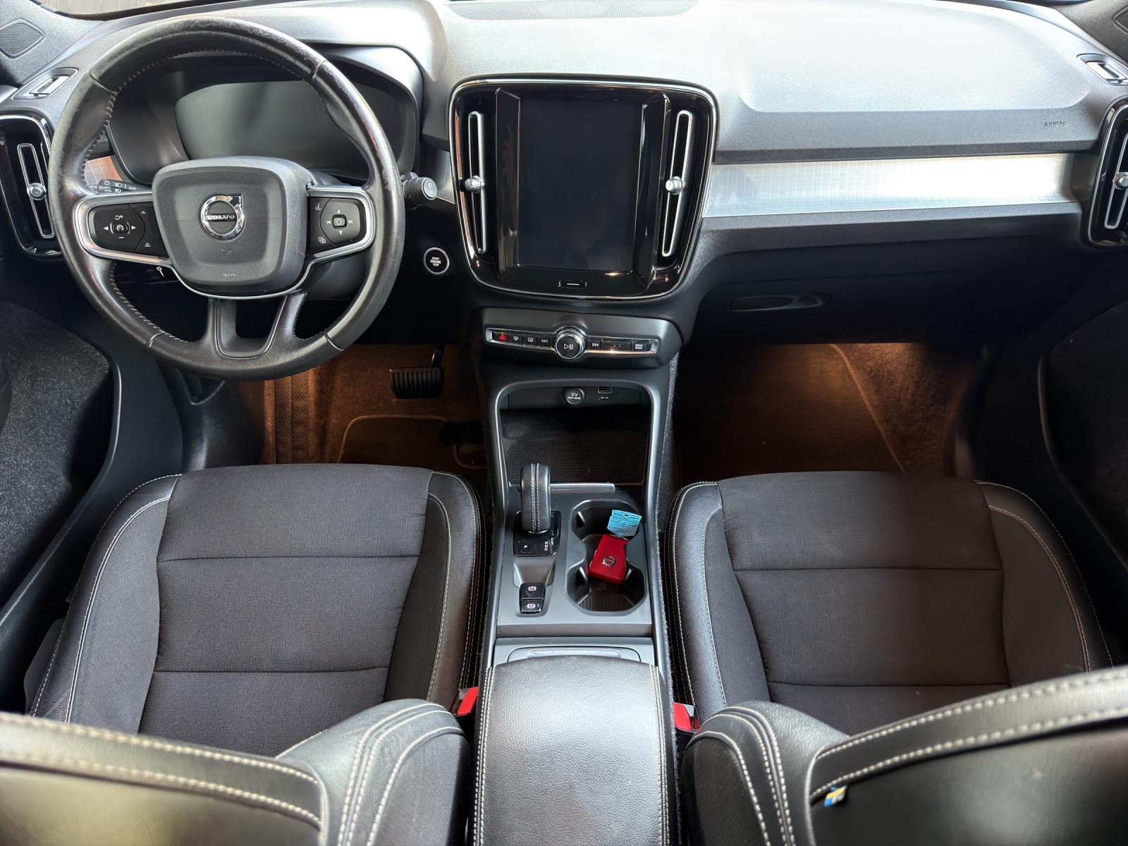 VOLVO XC40 D4 AWD Momentum Geartronic-image-8
