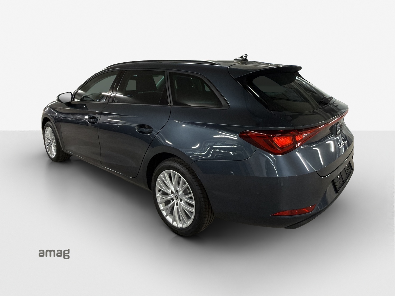 SEAT Leon ST 1.5 eHybrid pHEV DSG Business Edition-image-2