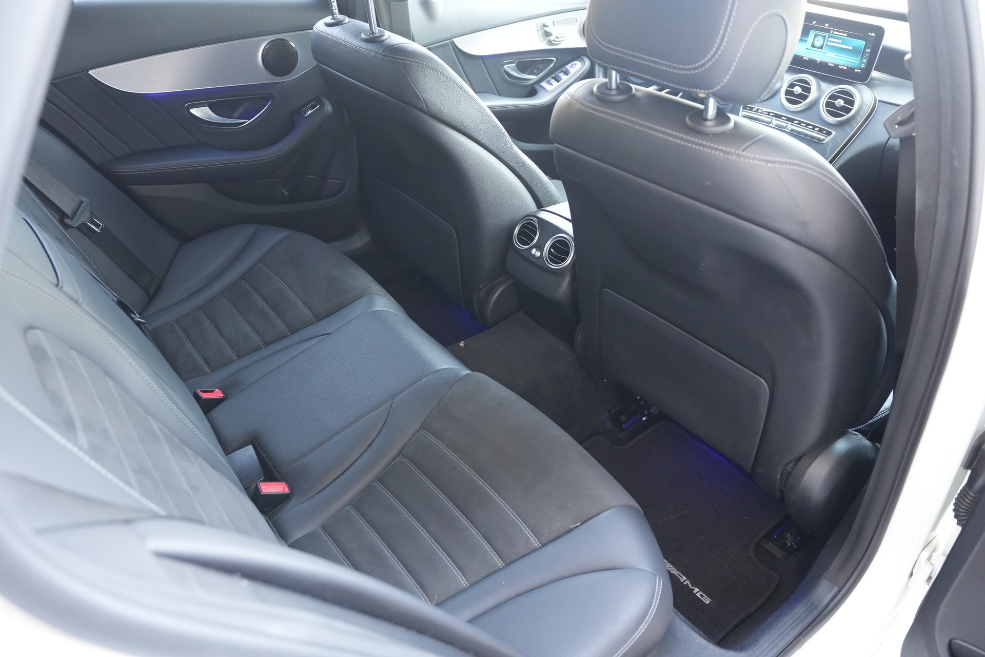 MERCEDES-BENZ C 200 AMG Line 4Matic 9G-Tronic-image-8