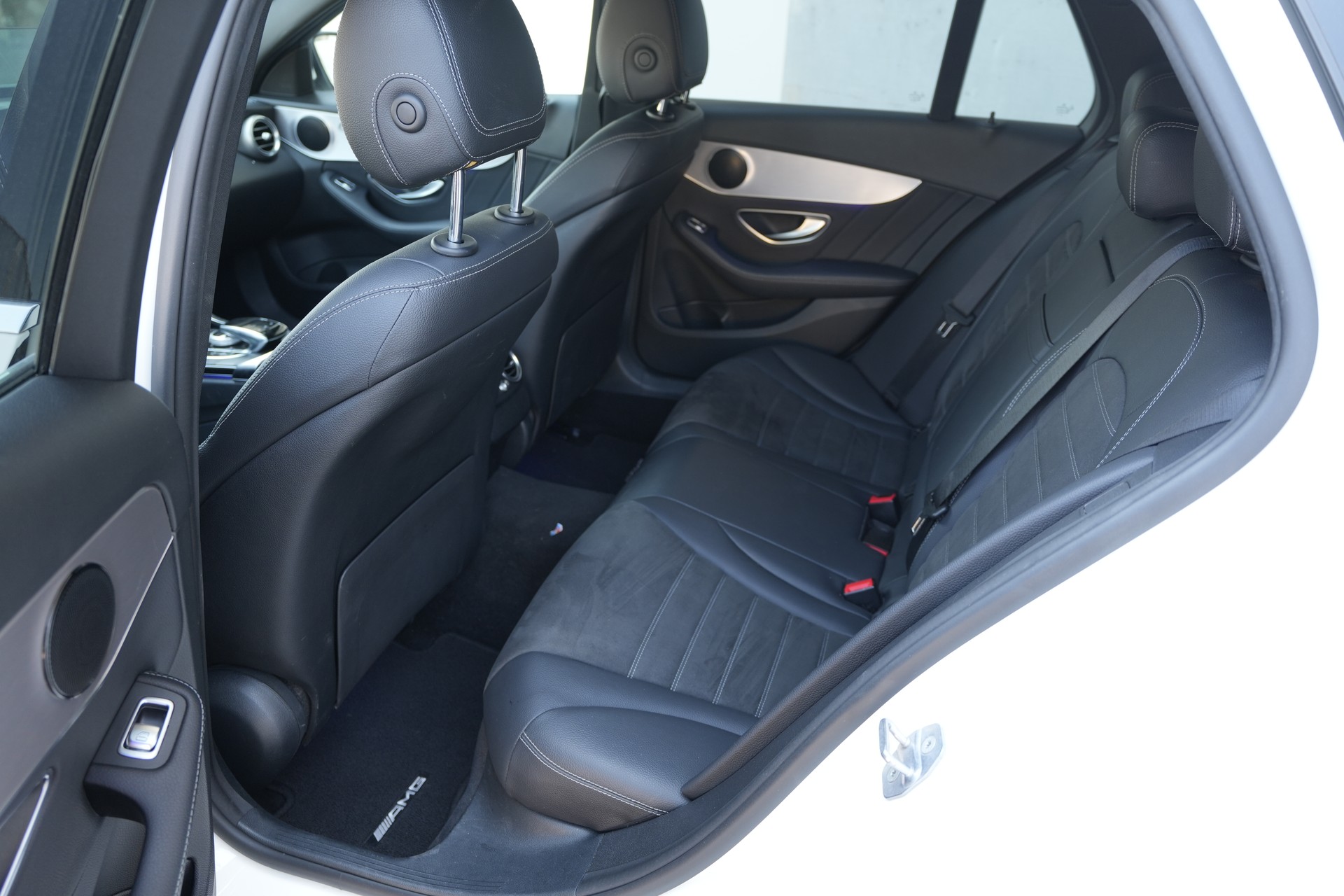 MERCEDES-BENZ C 200 AMG Line 4Matic 9G-Tronic-image-9