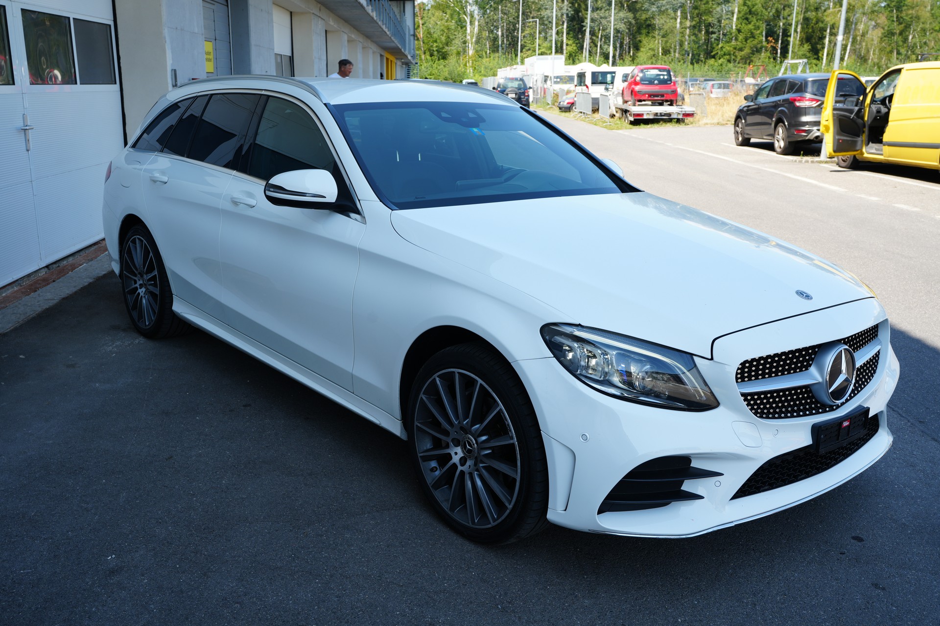 MERCEDES-BENZ C 200 AMG Line 4Matic 9G-Tronic-image-3