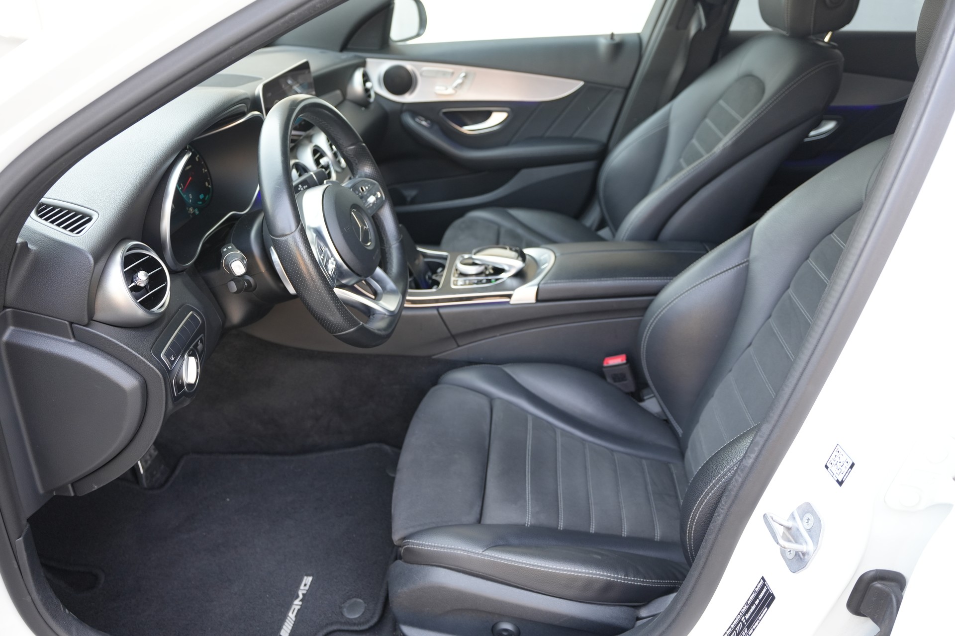 MERCEDES-BENZ C 200 AMG Line 4Matic 9G-Tronic-image-5
