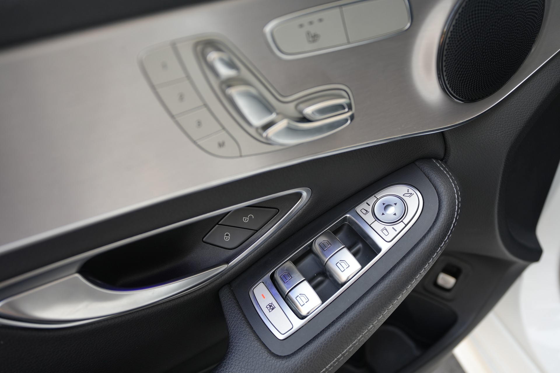 MERCEDES-BENZ C 200 AMG Line 4Matic 9G-Tronic-image-11