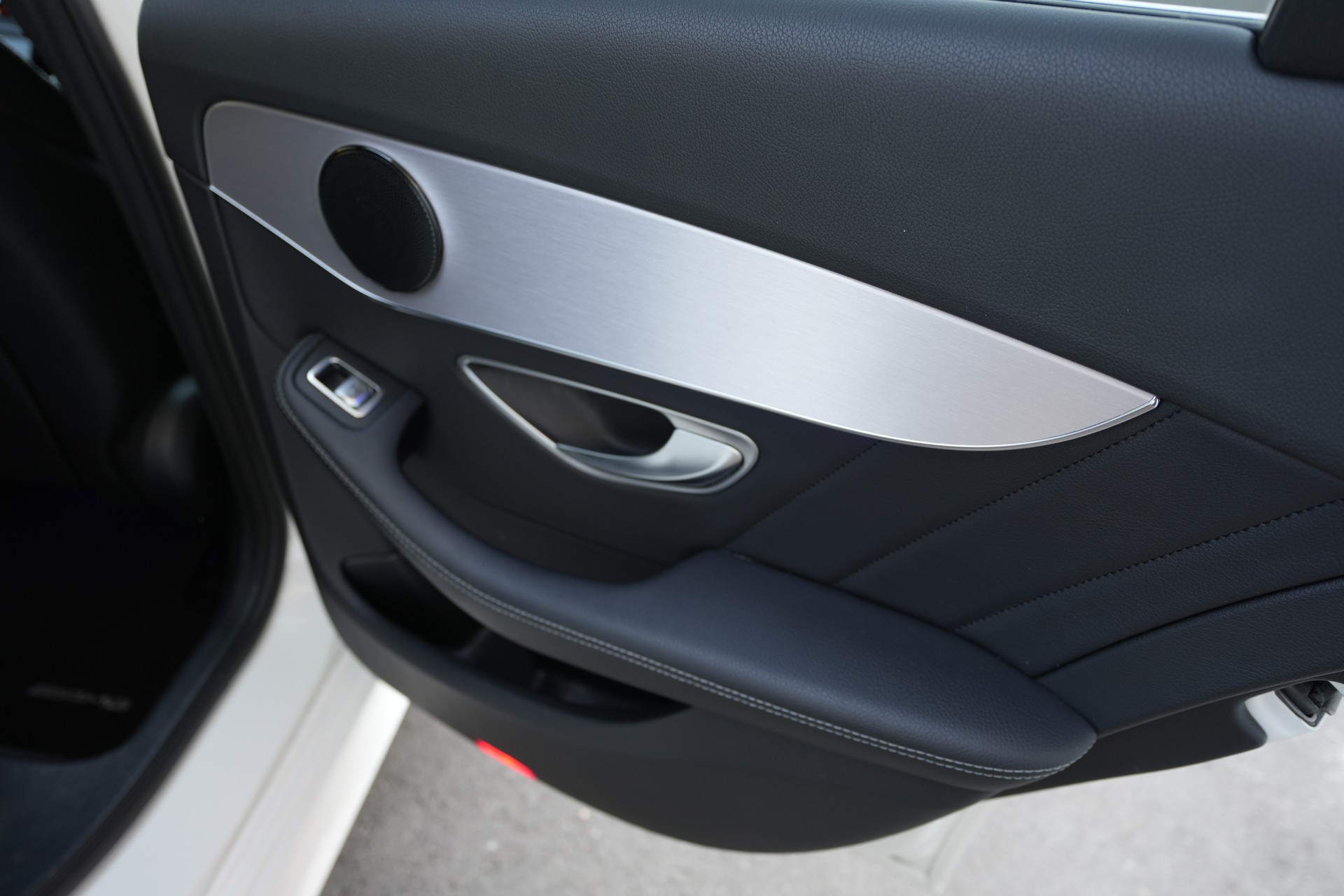 MERCEDES-BENZ C 200 AMG Line 4Matic 9G-Tronic-image-10