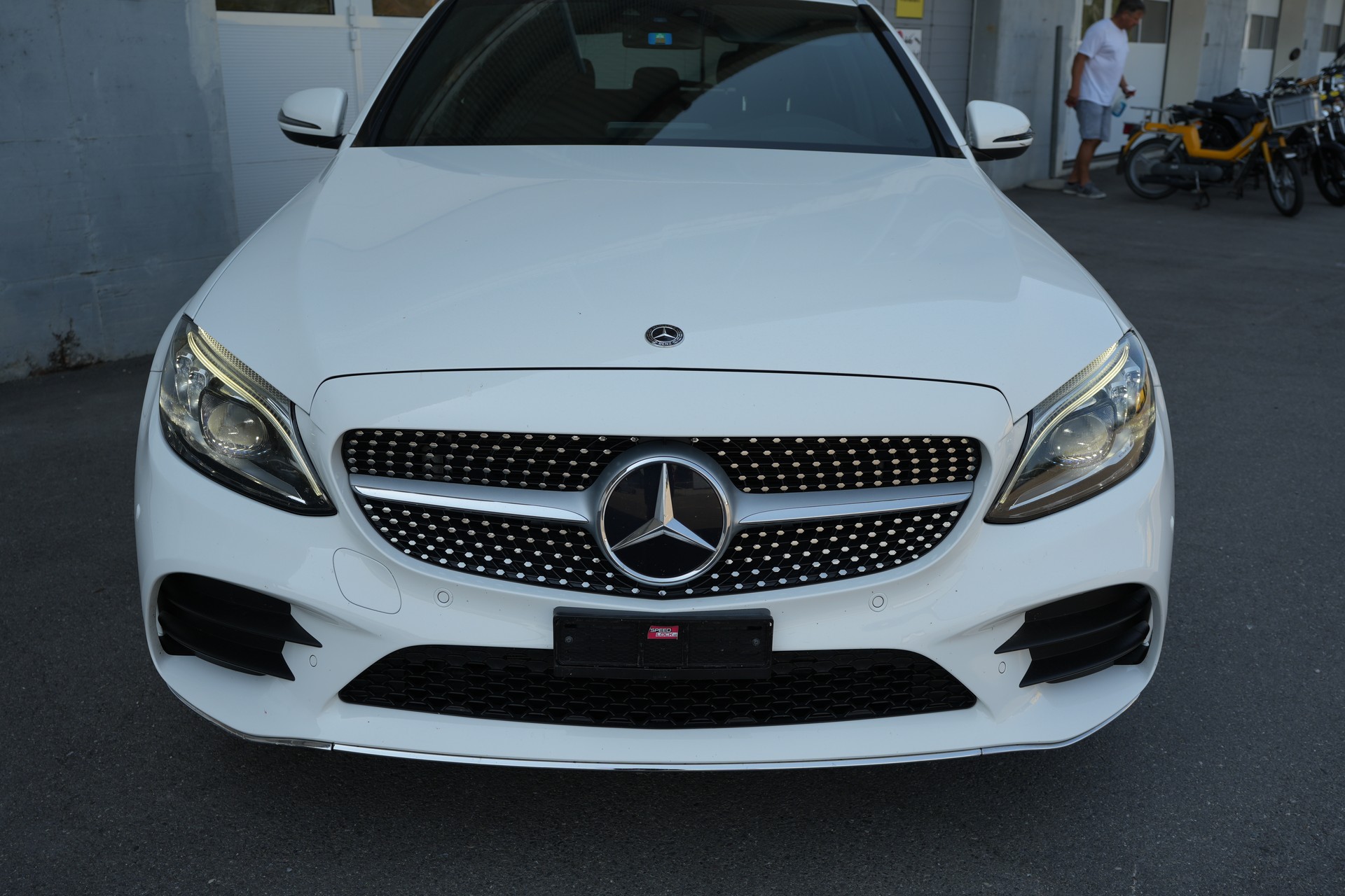 MERCEDES-BENZ C 200 AMG Line 4Matic 9G-Tronic-image-4