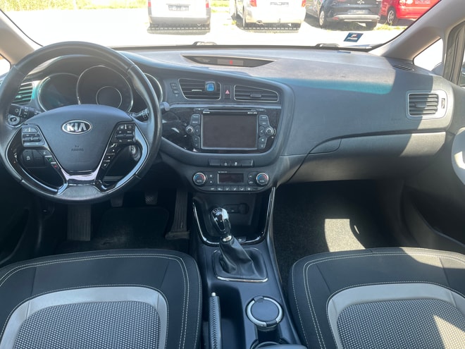 KIA Cee'd 1.4 CRDi Swiss Eco Edition-image-8