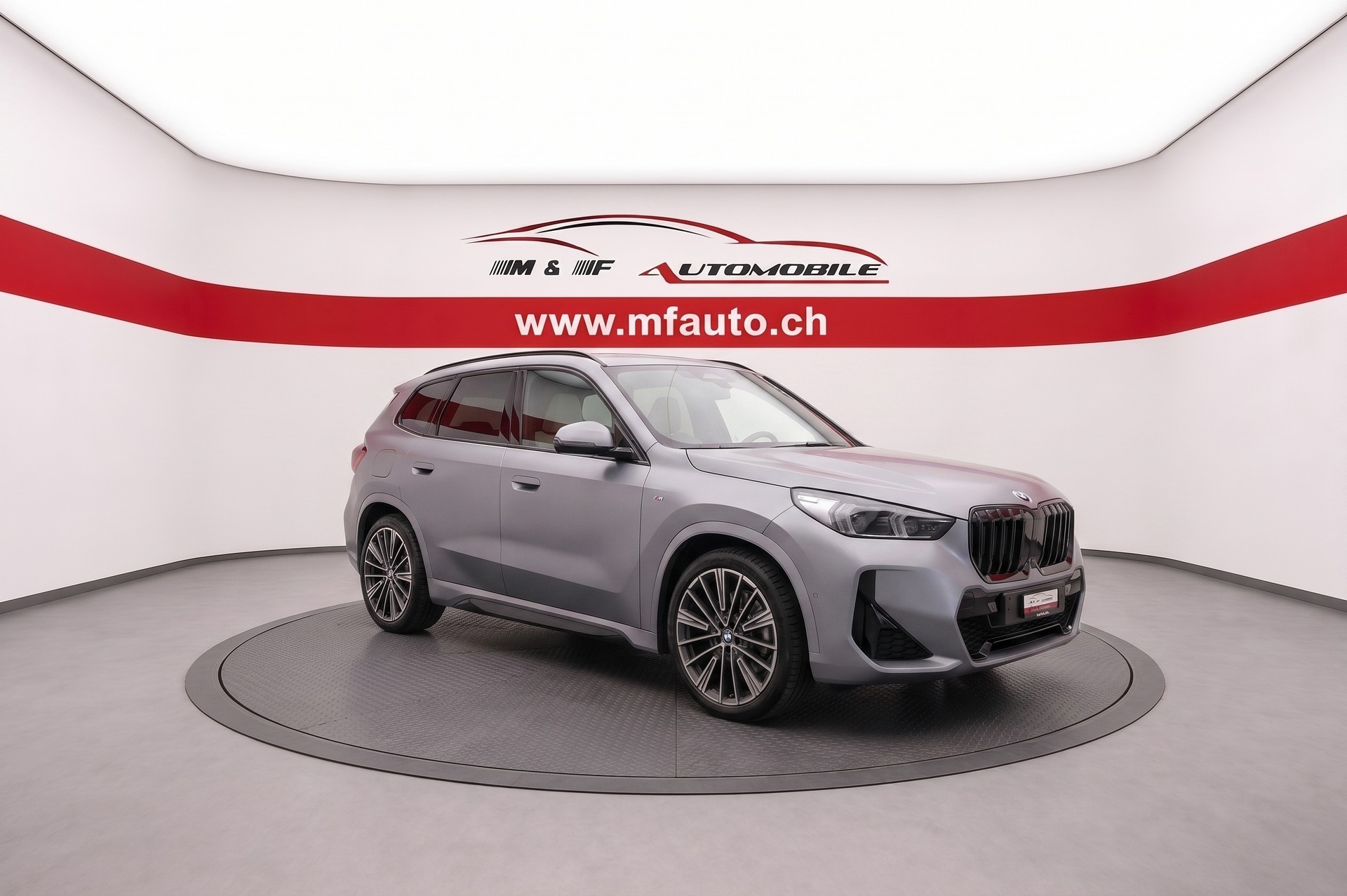 BMW X1 23i xDrive *M-SPORT*CH-FAHRZEUG* FROZEN PURE GREY METALLIC 4Jahre Garantie-showroom-element-2
