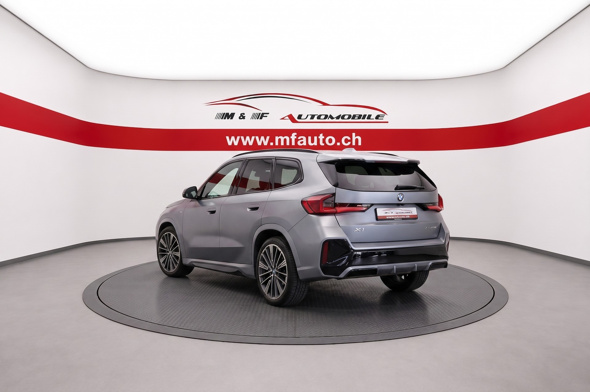 BMW X1 23i xDrive *M-SPORT*CH-FAHRZEUG* FROZEN PURE GREY METALLIC 4Jahre Garantie-showroom-element-3