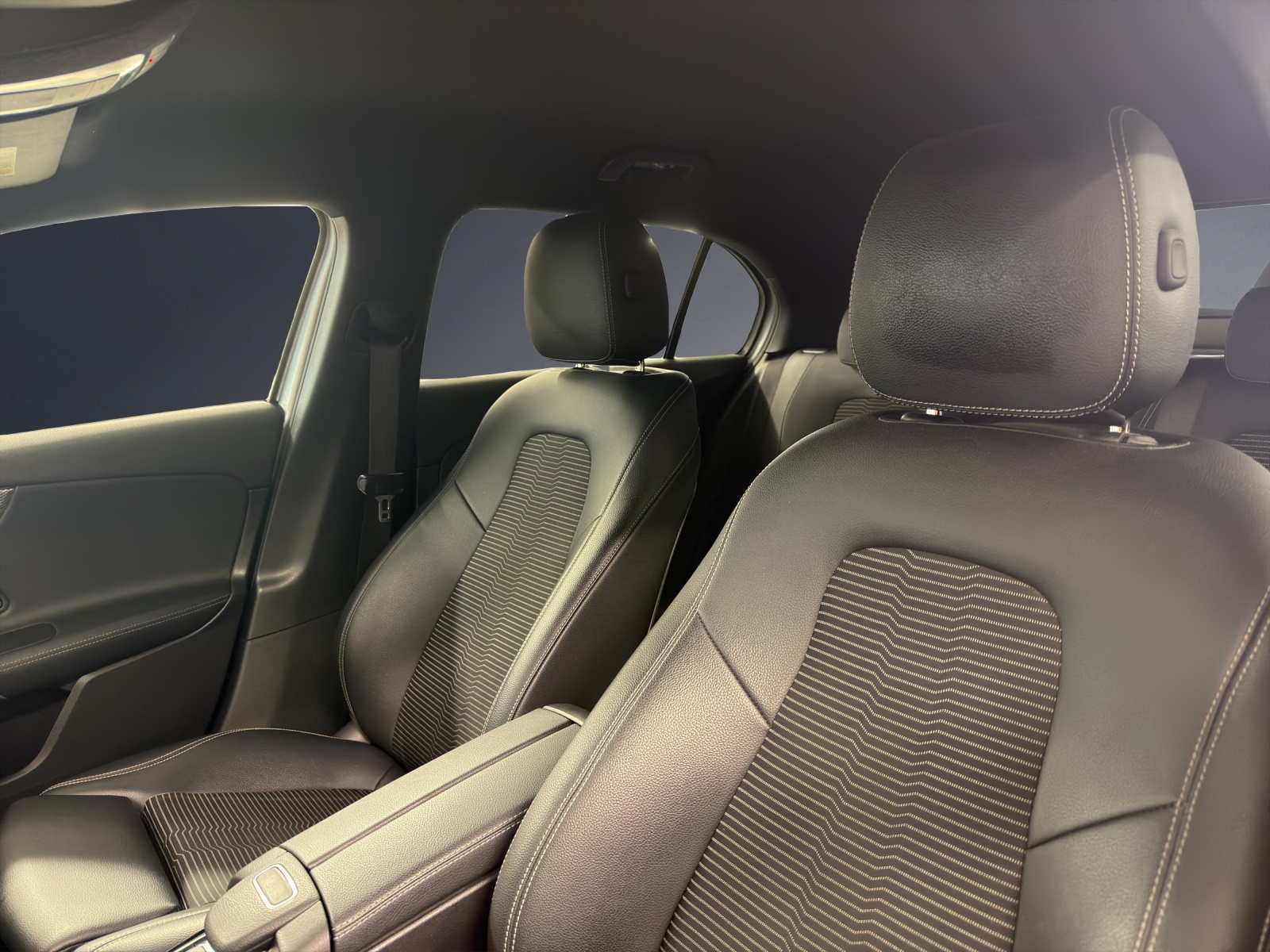 MERCEDES-BENZ A 180 Edition-image-7