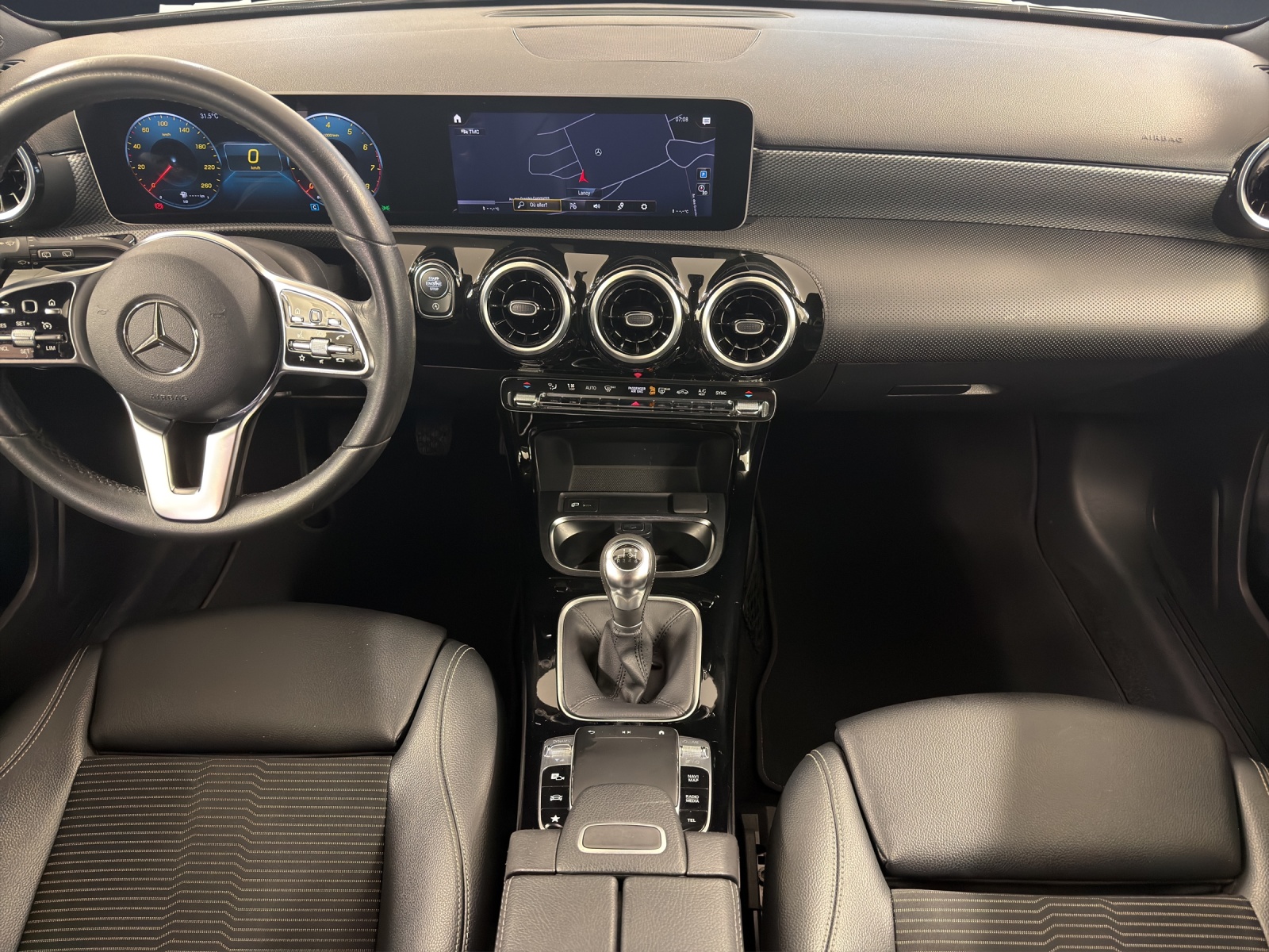 MERCEDES-BENZ A 180 Edition-image-12