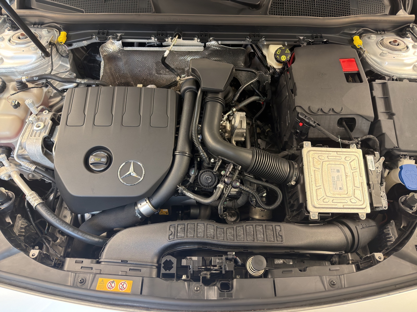 MERCEDES-BENZ A 180 Edition-image-18