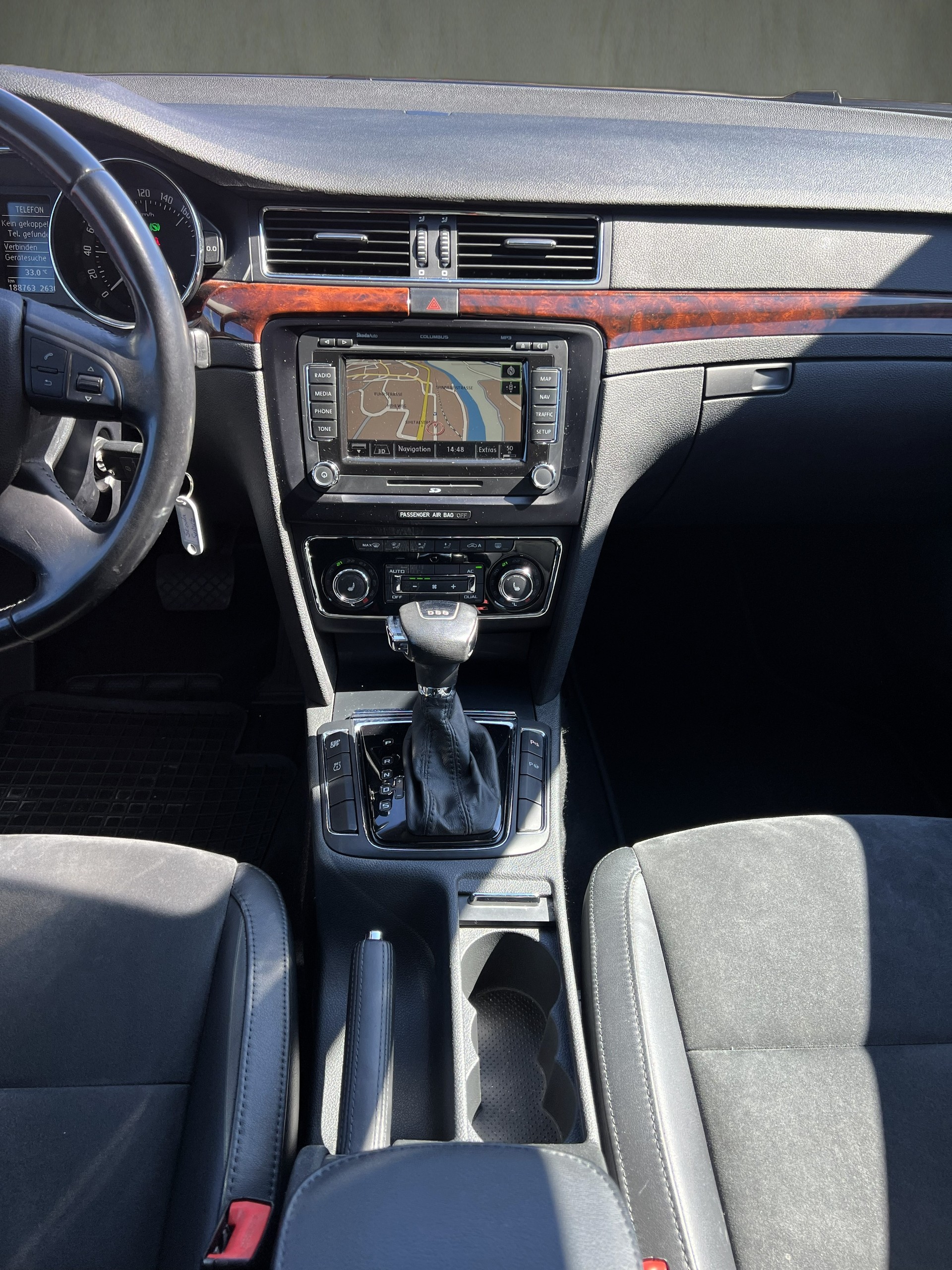 SKODA Superb 2.0 TDi Elegance DSG-image-21