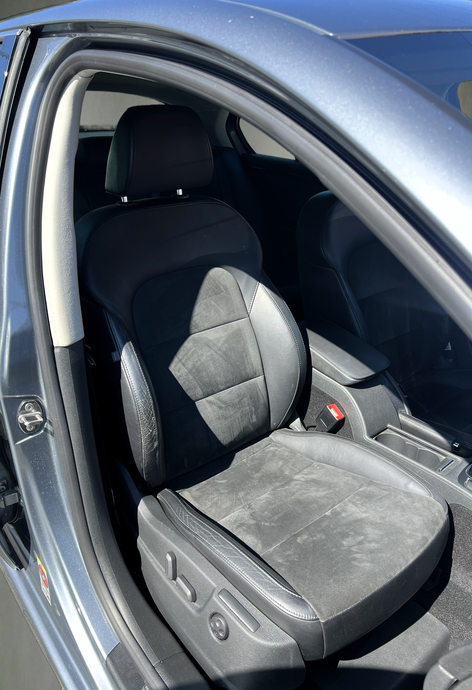 SKODA Superb 2.0 TDi Elegance DSG-image-17