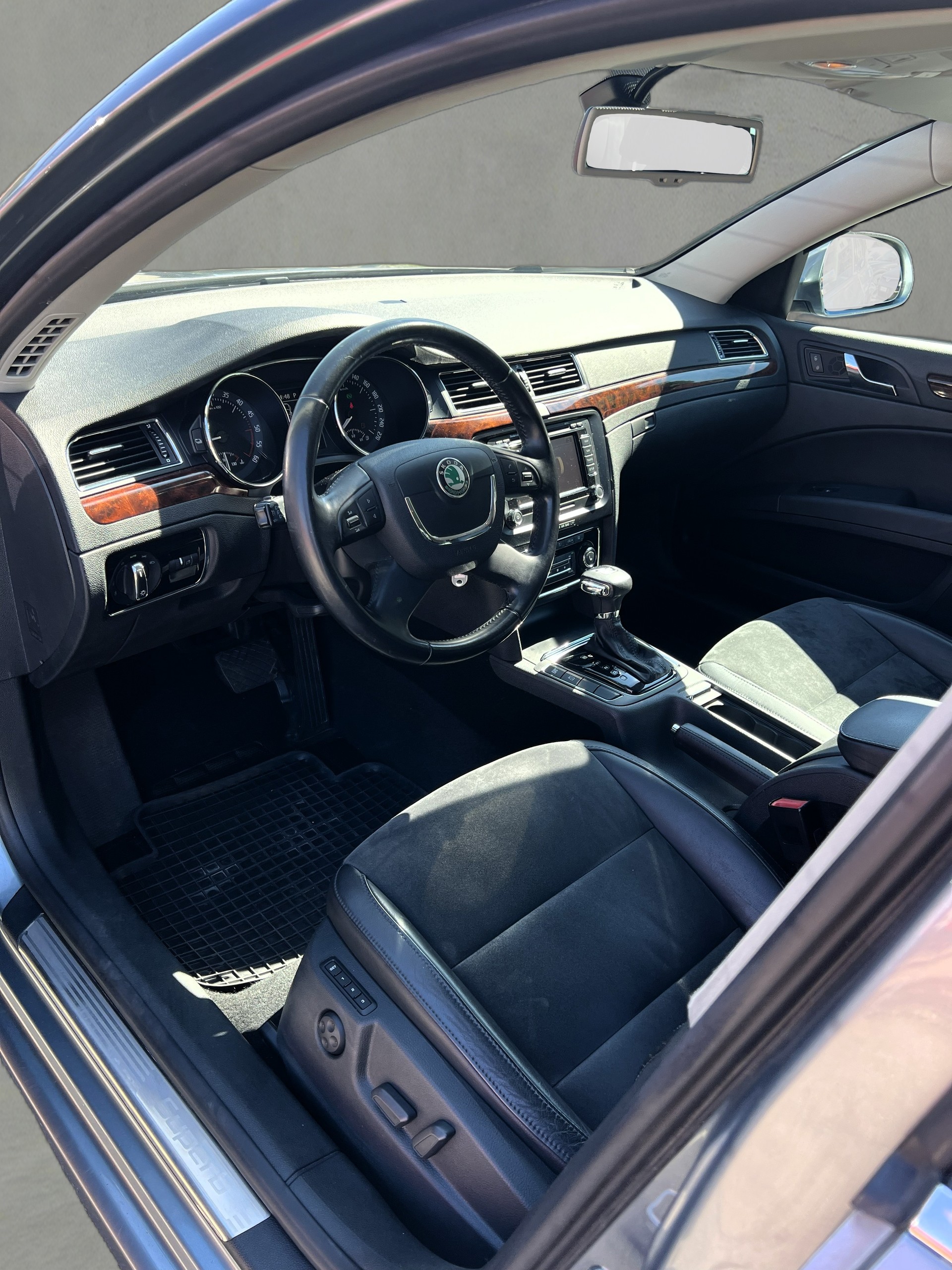 SKODA Superb 2.0 TDi Elegance DSG-image-19