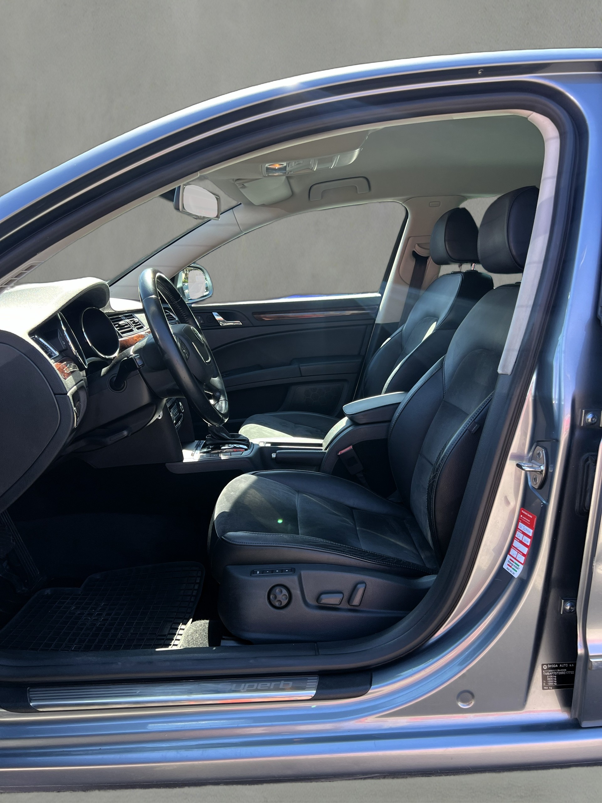 SKODA Superb 2.0 TDi Elegance DSG-image-20