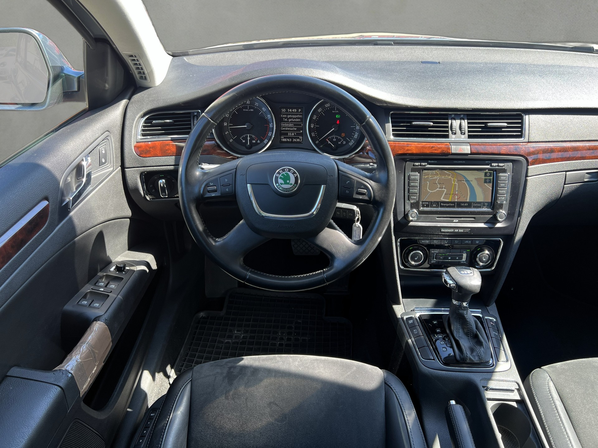 SKODA Superb 2.0 TDi Elegance DSG-image-23