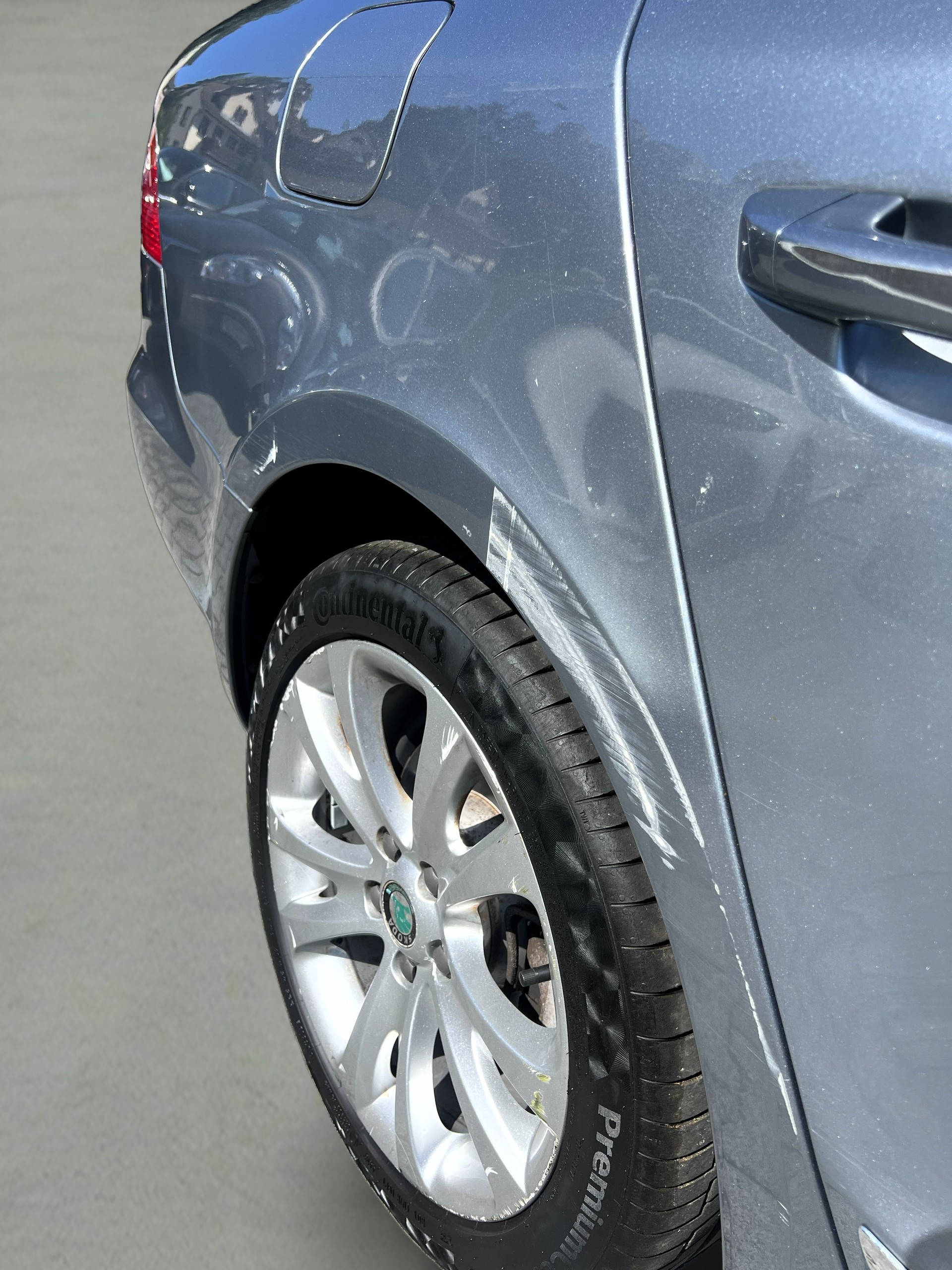 SKODA Superb 2.0 TDi Elegance DSG-image-10