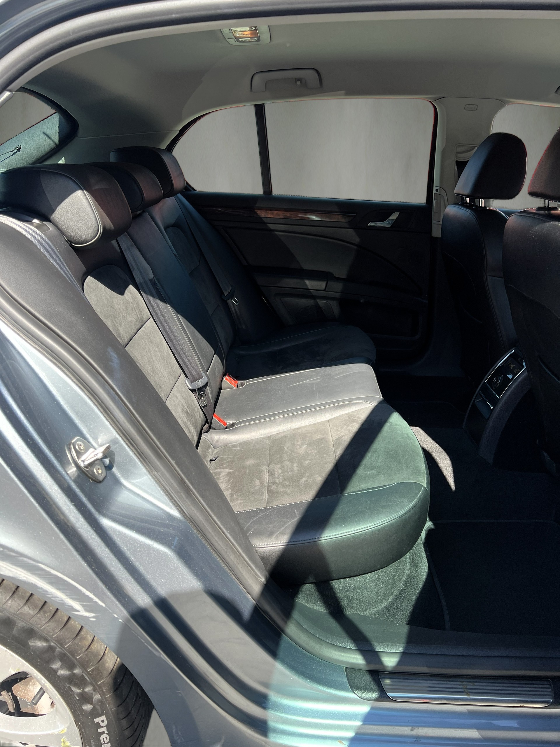 SKODA Superb 2.0 TDi Elegance DSG-image-15