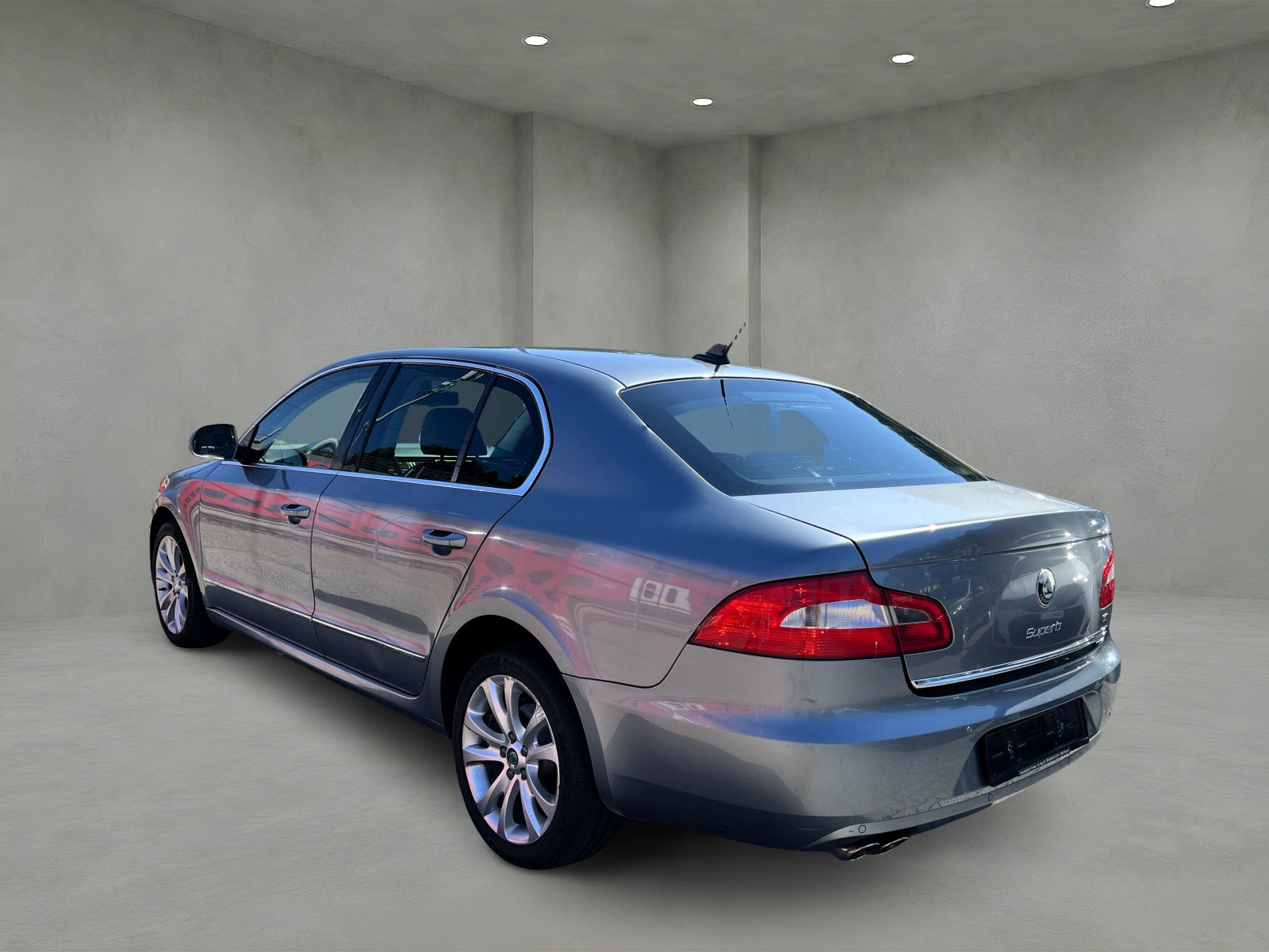 SKODA Superb 2.0 TDi Elegance DSG-image-2