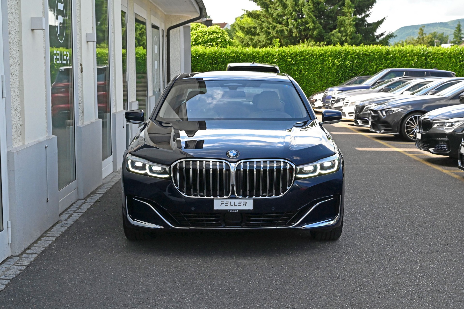 BMW 750i xDrive Steptronic-image-2