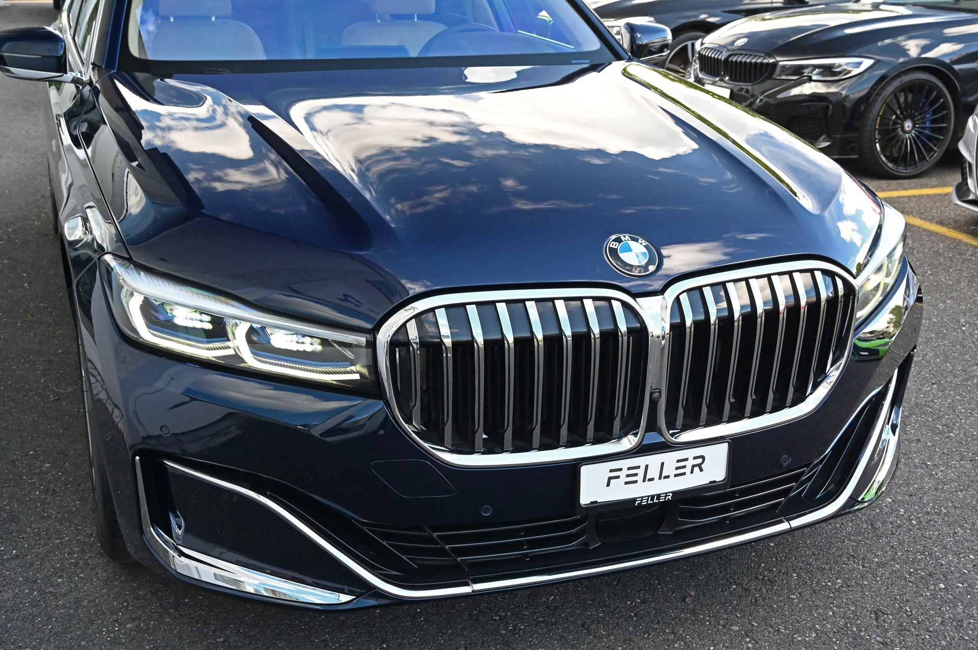 BMW 750i xDrive Steptronic-image-3