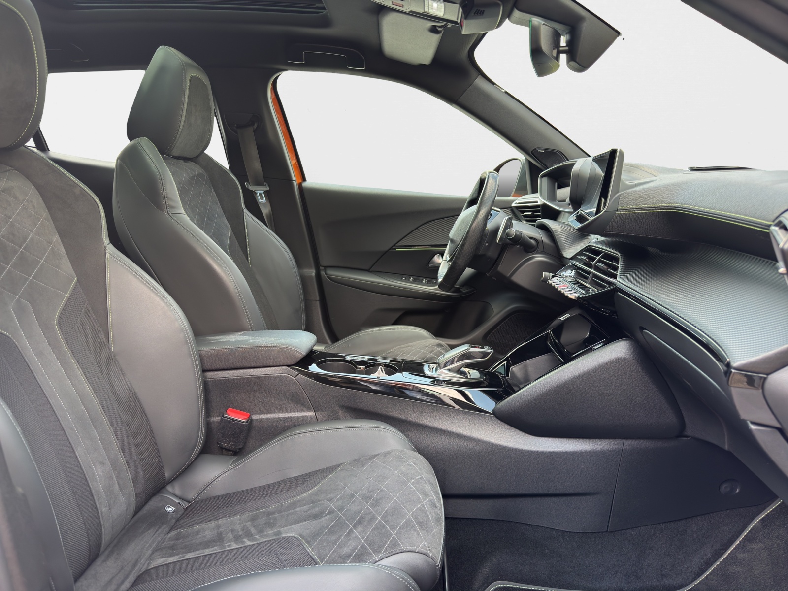 PEUGEOT 2008 1.2 GT PureTech 155 PS-image-12